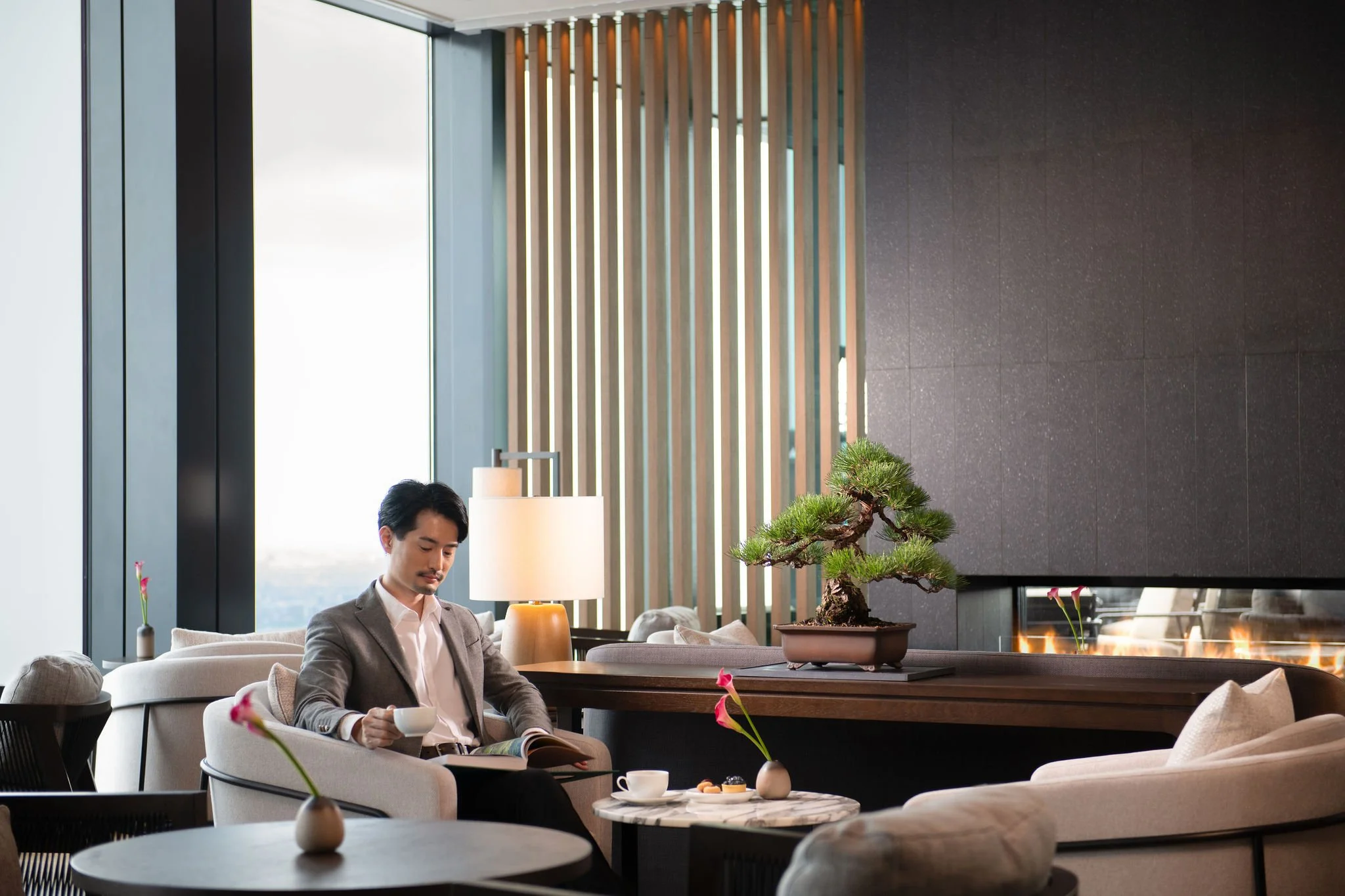 ExecutiveLounge_Lifestyle_01.jpg