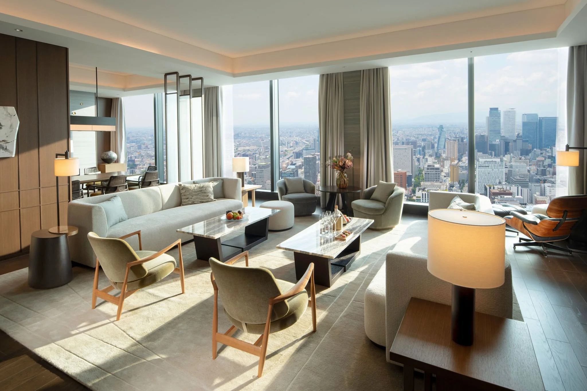 ConradSuite4001_02A.jpg