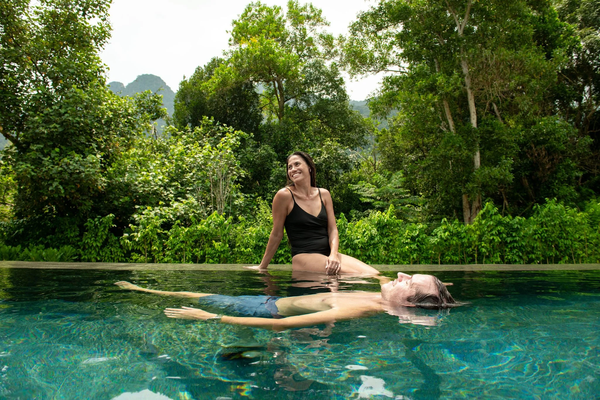 Pool_Lifestyle_Adults_02.jpg