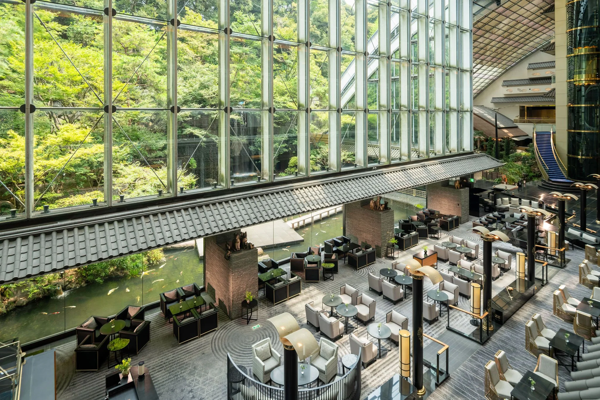 LobbyAtrium_01.jpg