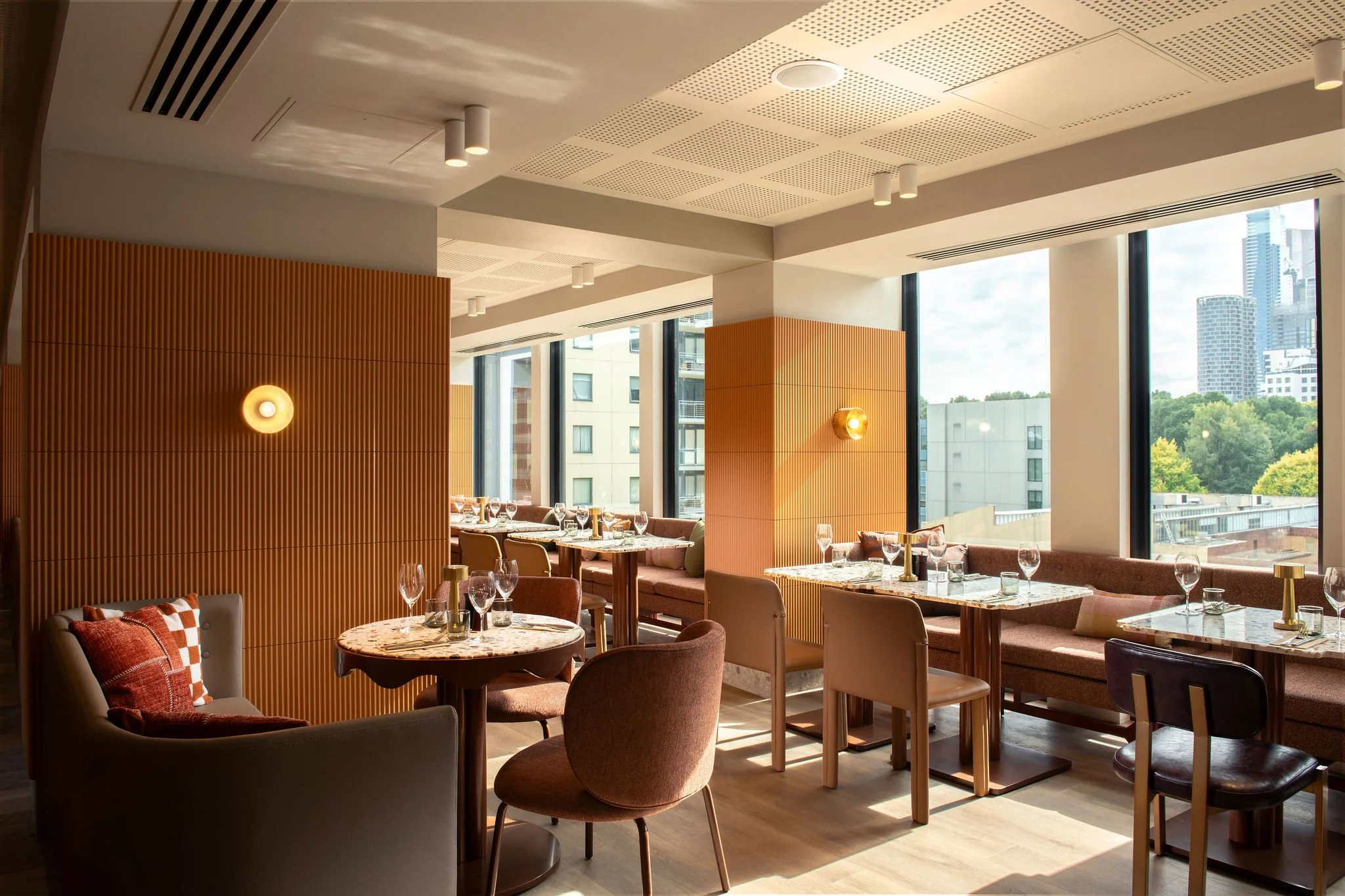 Restaurant_SeatedSpaces_01.jpg