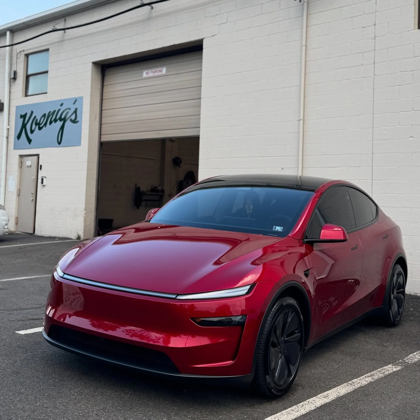 This Model Y came to us in need of some light polishing to dial in the new paintwork as well as our Level 1 coating process! 

✅ Level 1 Correction/Coating Process
✅ Paint Correction
✅ @iglcoatings on the paint, glass, plastics &amp; wheel faces. 

?