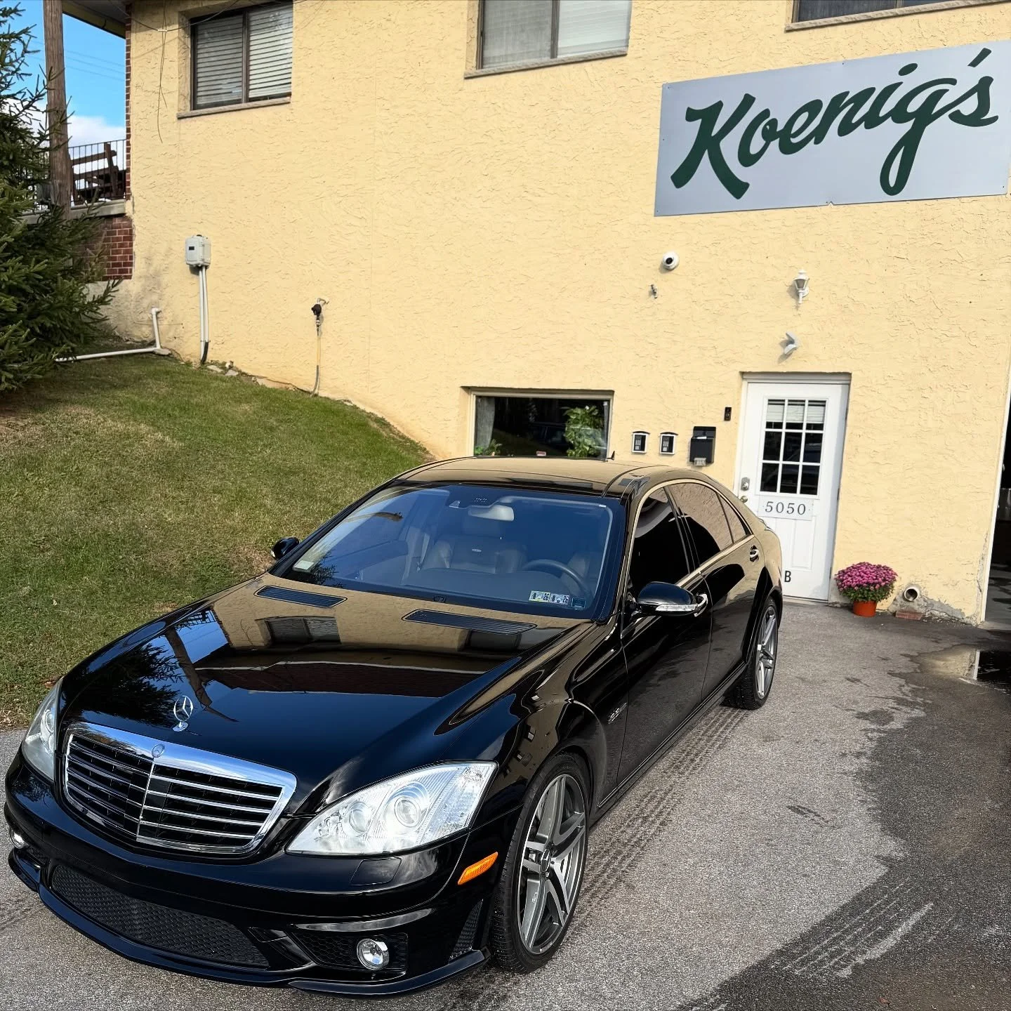 S63 AMG 🌟 This superstar came by for our Level 1 Correction & Coating Service.
Our Most Popular Option! 
- Exterior Wash
- Decontamination
- Multi-step heavy paint correction followed by polishing is performed
- Exterior paint is coated with I