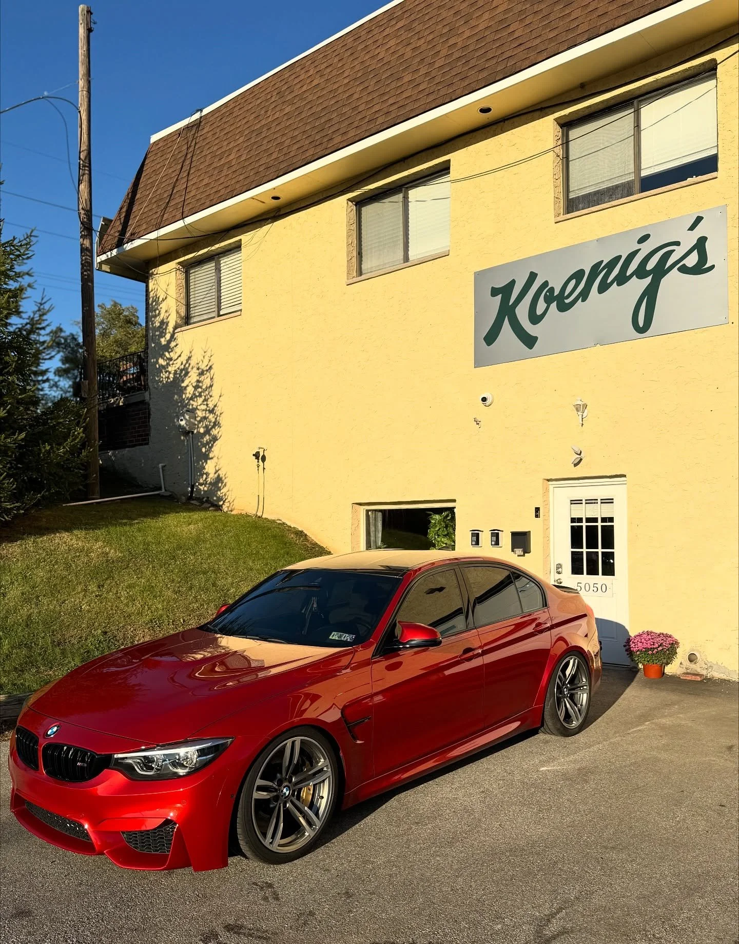 🎃 This F80 came to us for some Paint Protection Film on the carbon fiber roof. We also gave the exterior a wash while it was here. 🎃 

✅ Exterior Wash / Decon
✅ PPF installed on Roof

📍 5050 West Chester Pike, Edgemont, PA 19073
koenigsdetailing.c
