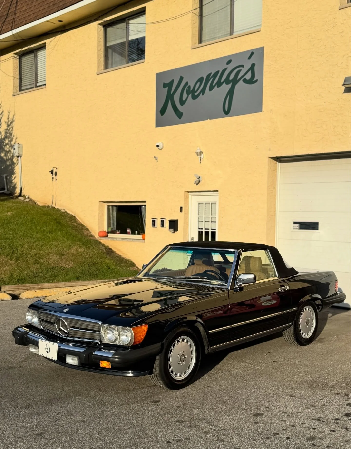 Yet another 1987 R107 560SL! Courtesy of @eurofixauto. This one is rocking the soft-top &amp; a tan interior. 🛋️ 

This received our Level 2 Correction &amp; Protection Process. 
- Exterior Wash/Detail
- Decontamination
- Spot wet sanding prior to c