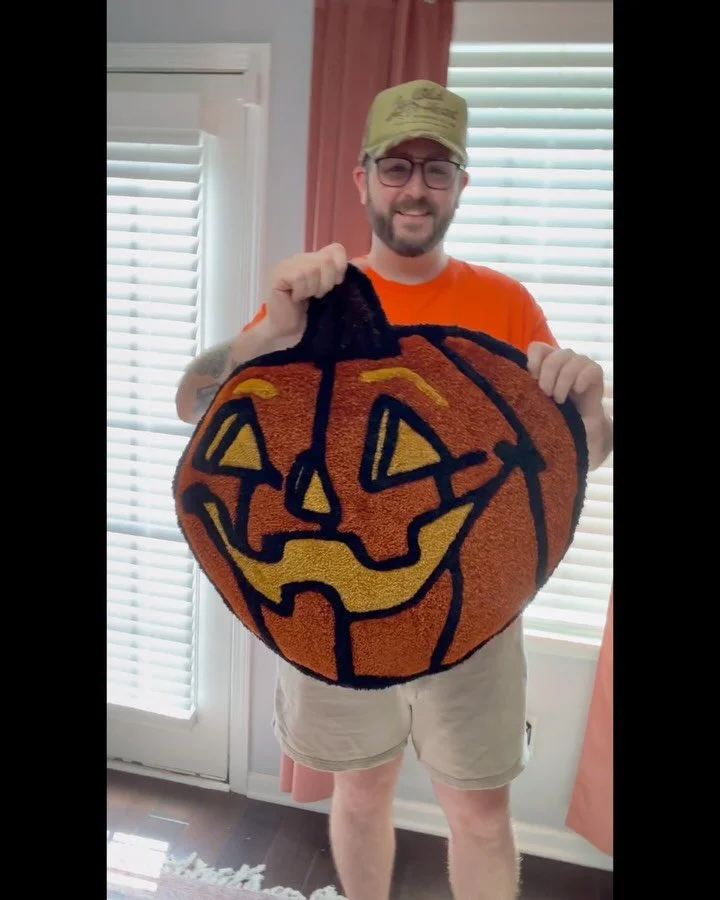 First spooky season project complete! Working on another with 90s fluorescents color palette when I get back from my work trip. 🎃
.
.
.
#spookyseason #falldecor #rugsofinstagram #tufttheworld #tuftinggun #tufting #tuftingart #handmade #pumpkin #nash
