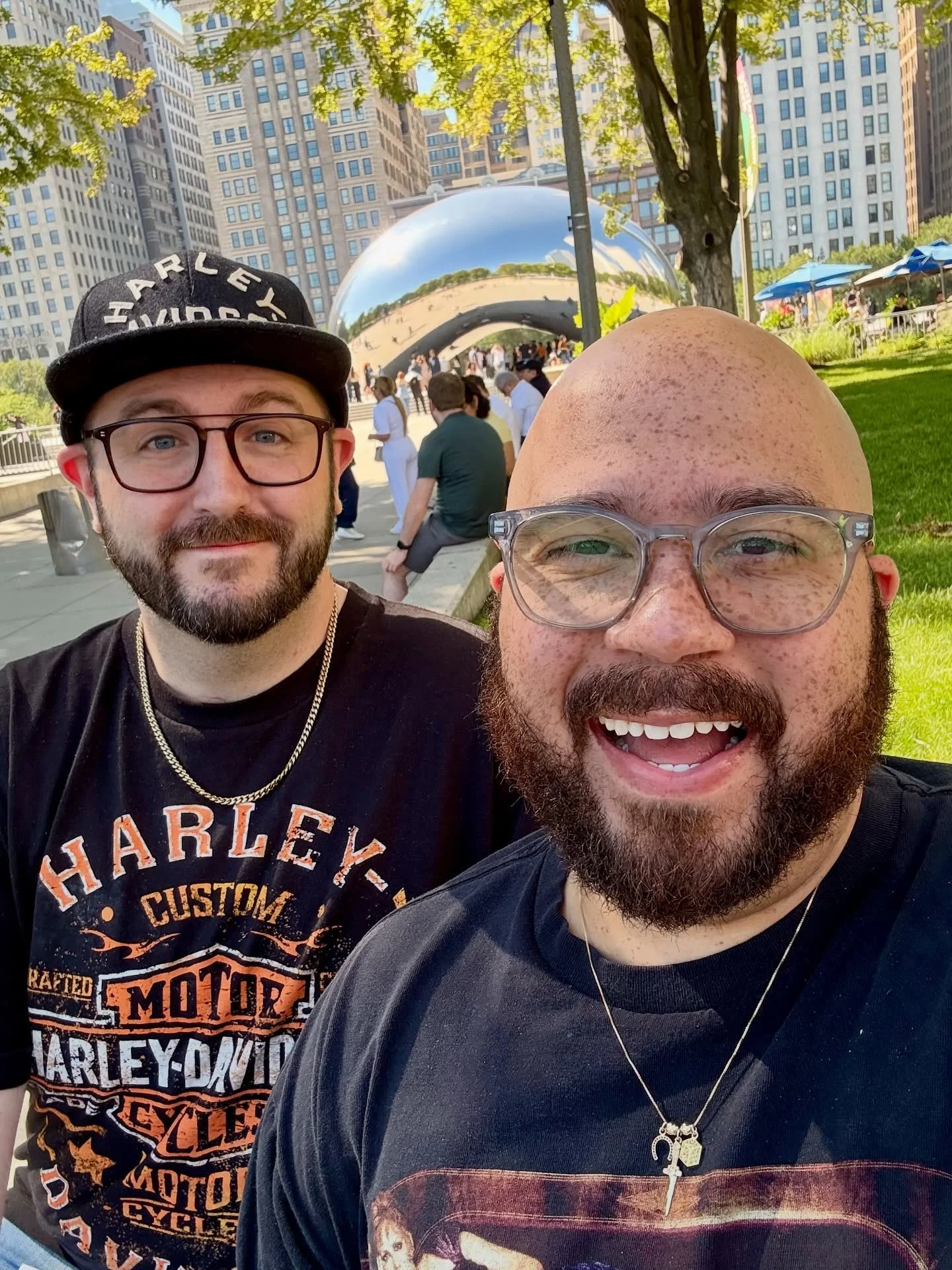 Relaxing few days in the city. ❤️🖤
.
.
.
#mayhemball #gaga #chicago #vacationvibes #artinstitute #navypier #elizabethcatlett #gaytravel