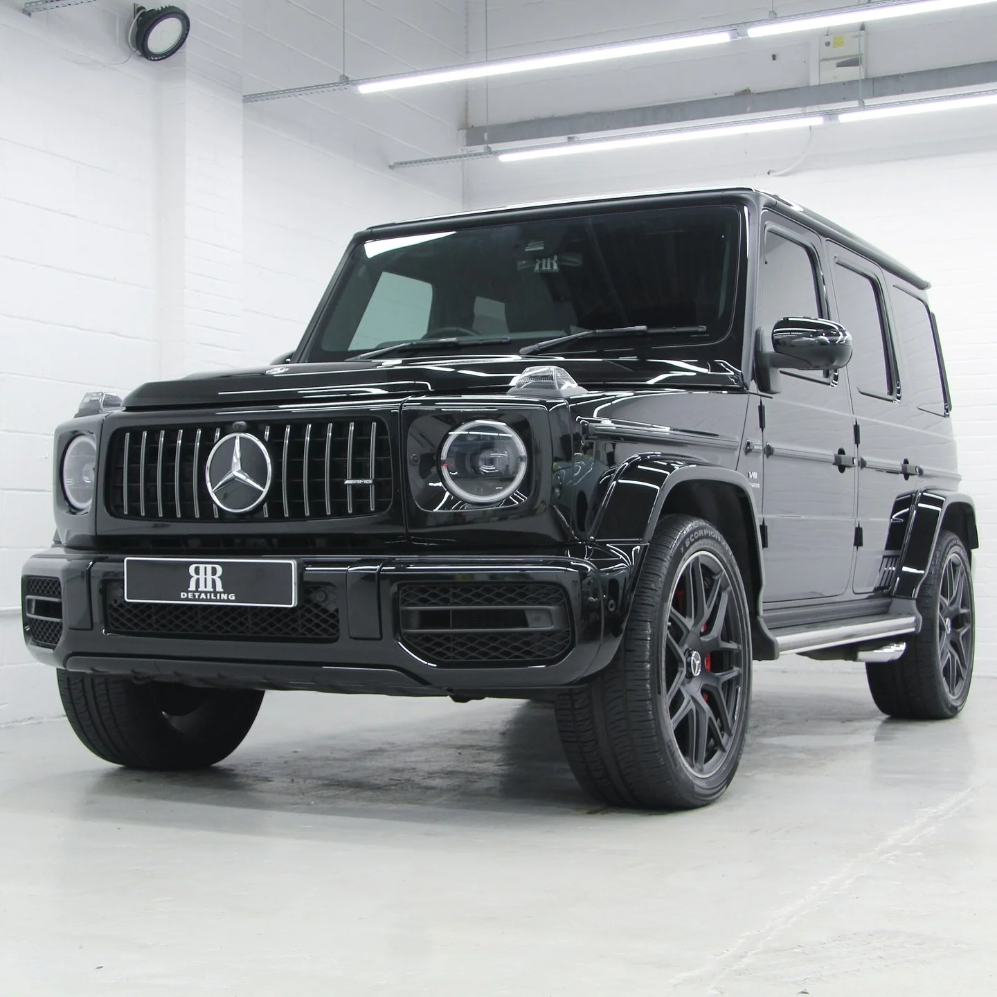 Mercedes G63 in for a full maintenance wash.

Safe wash process carried out including pre-wash, two-bucket contact wash, and full wheel and arch clean to keep this AMG in top condition.

For ceramic coating and supercar detailing enquiries, DM us or 