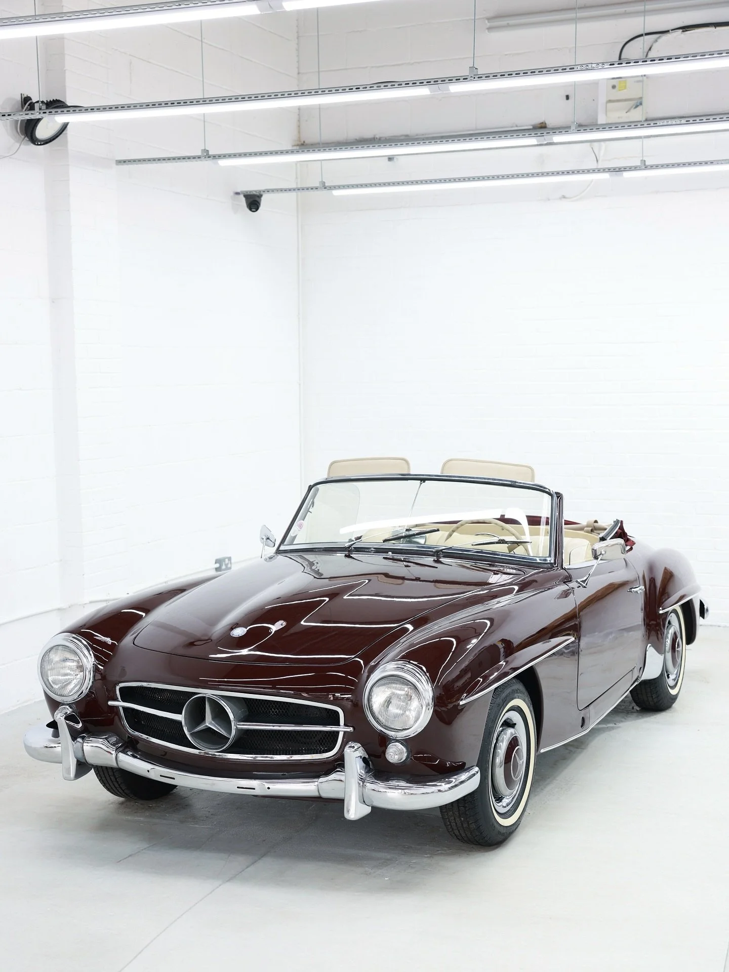 Mercedes-Benz 190SL undergoing a full concours detail.
After sitting in storage for several years, this classic required an extensive stage 3 paint correction, full chrome restoration and polish, as well as deep leather treatment and protection. Cen