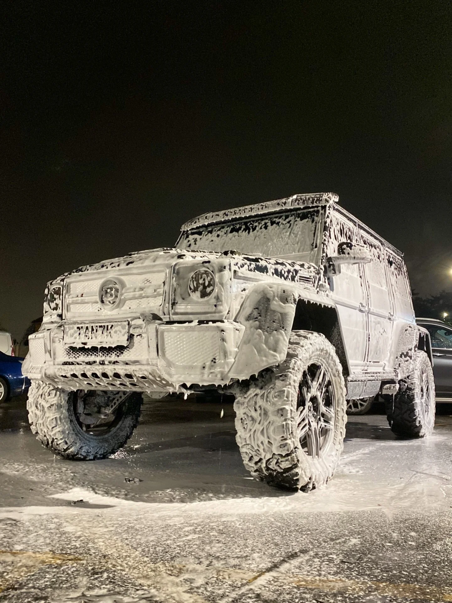 Would you drive it&hellip; or just stare? 😮&zwj;🔥
Squared G-Wagon maintenance wash ✔️

#GWagon #Detailing #4x4 #CarCare