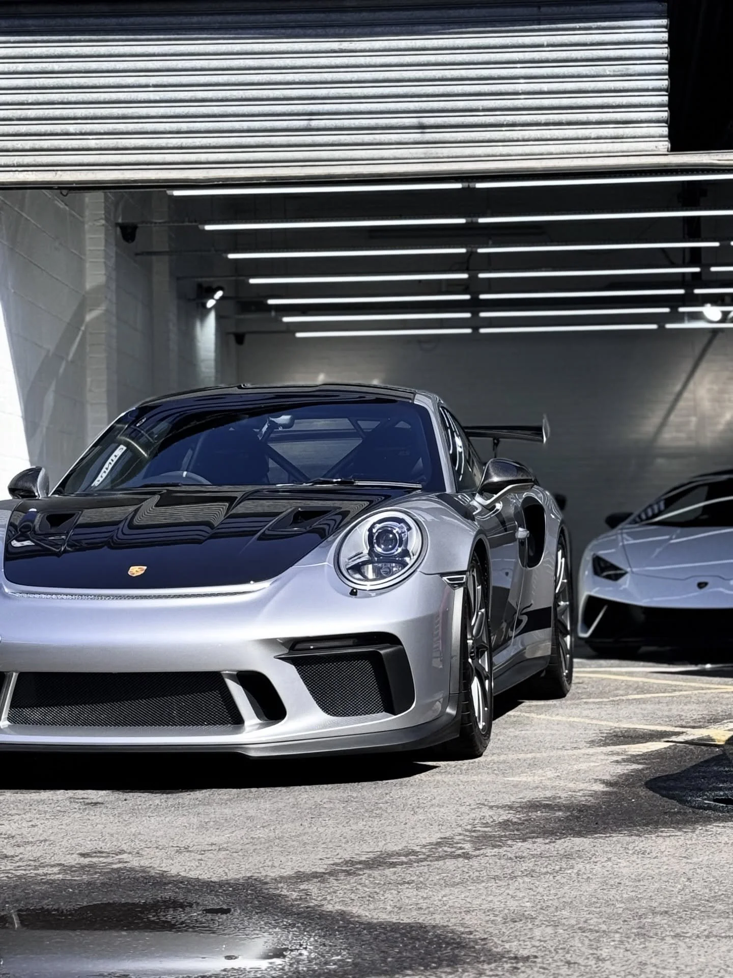 Weekly maintenance wash on this GT3 RS &mdash; complete 🧼
But the real question&hellip; Hurac&aacute;n Performante or GT3 RS Weissach? 👀
Which one are you choosing?

#carcare #gt3rs #performantespyder #lamborghini #porsche