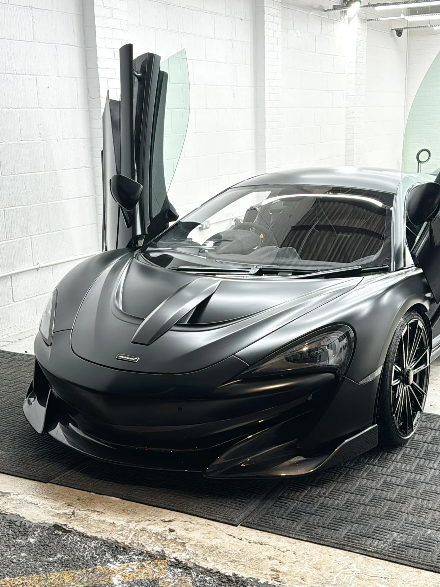 Stealth mode engaged ⚠️. This 600LT received a full interior and exterior ceramic coating

#stealth #mclaren #600lt #cardetailing #carcare