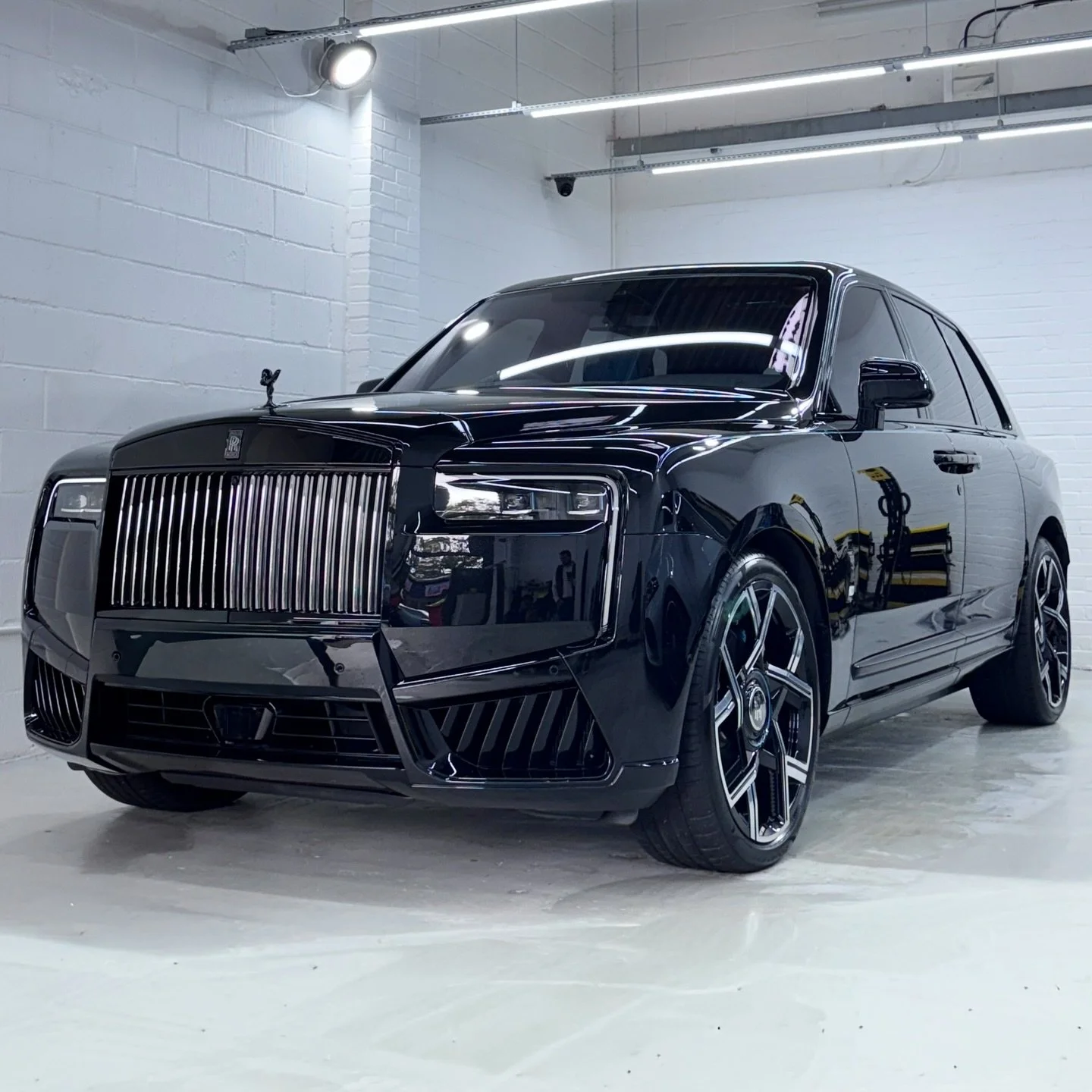 Series 2 Rolls-Royce Cullinan ✨
Treated to a single-stage paint correction 5 year  ceramic coating for enhanced gloss and long-lasting protection. We also completed a full interior steam clean and protection package to preserve and protect the stunni