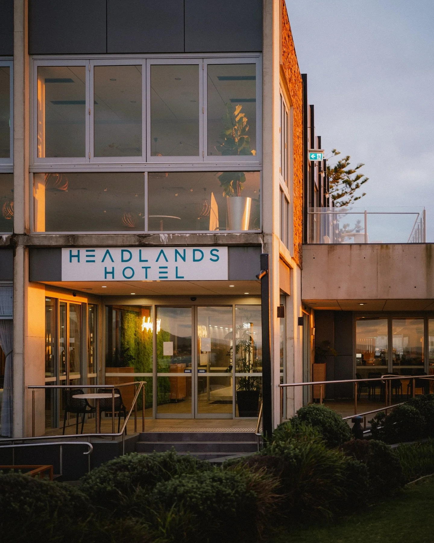 Travelling with a little one can be quite an adventure in itself. 

We ended up choosing @headlandsaustinmerbeach and getting a 1 bedroom apartment giving us some space to sit and enjoy while Bronte slept. 

Having a pub and foot just meters from the