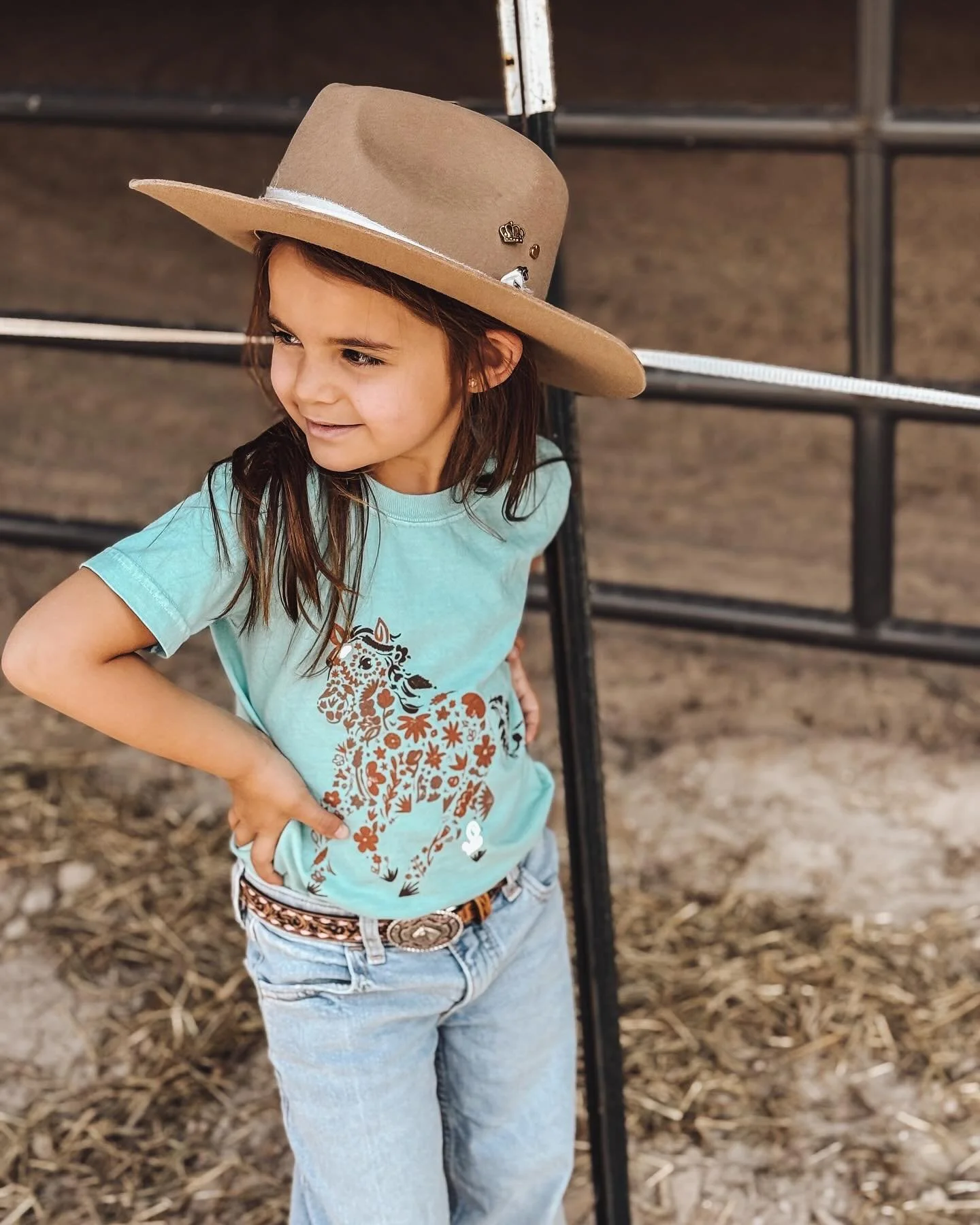 Can&rsquo;t wait to show you our floral horse tee coming in more colors &hellip; but this time HORSE colors. Hint: we love a buckskin and those chestnut mares! 🤎🐴