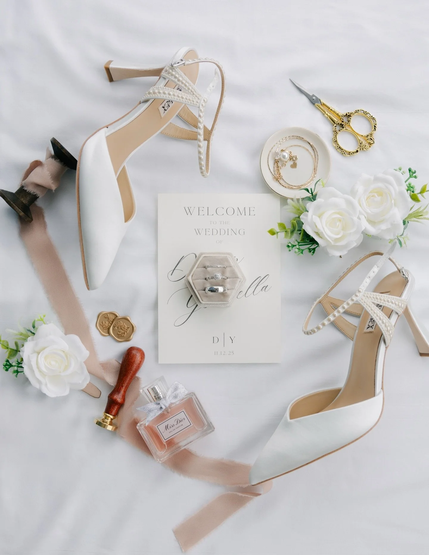 Getting ready is honestly one of my favorite parts of a wedding day &mdash; it&rsquo;s when the day is just starting to unfold, the music is playing, everyone&rsquo;s energy is building, and all those little details start coming together. Y had the m