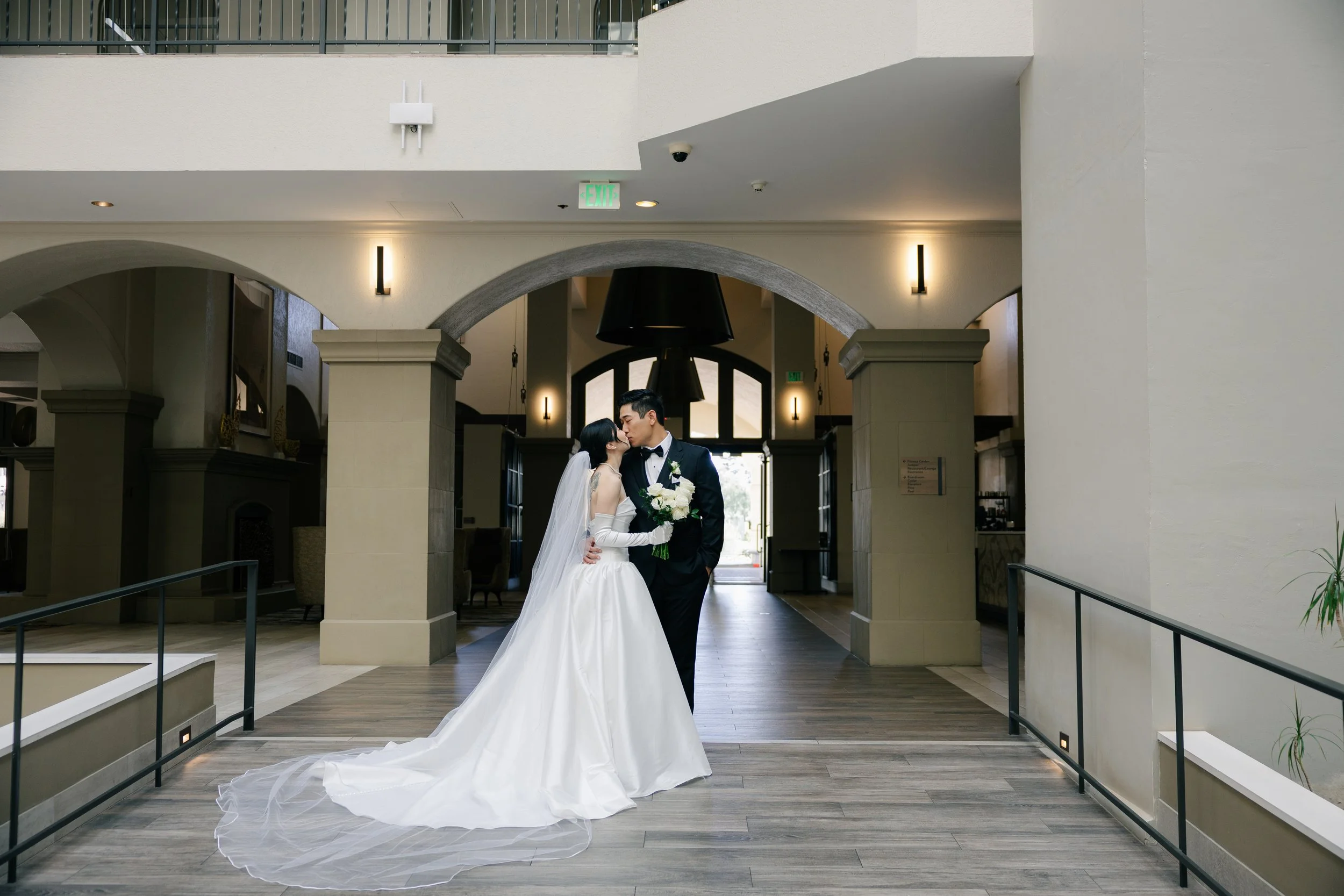 Embassy Suites by Hilton250.jpg