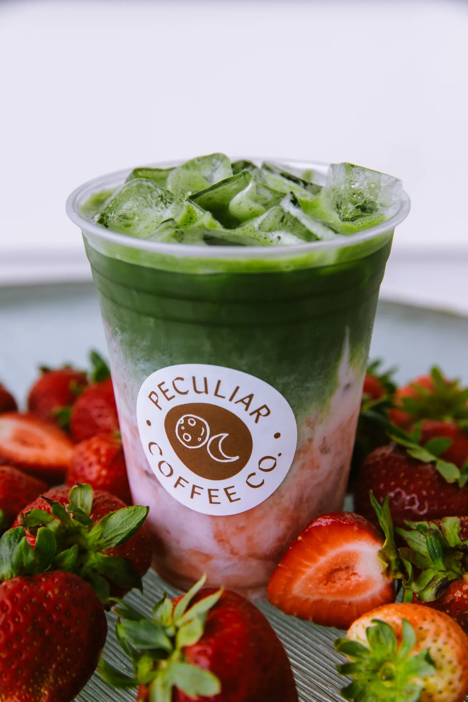 drink-strawberry-matcha-ombre-04.webp