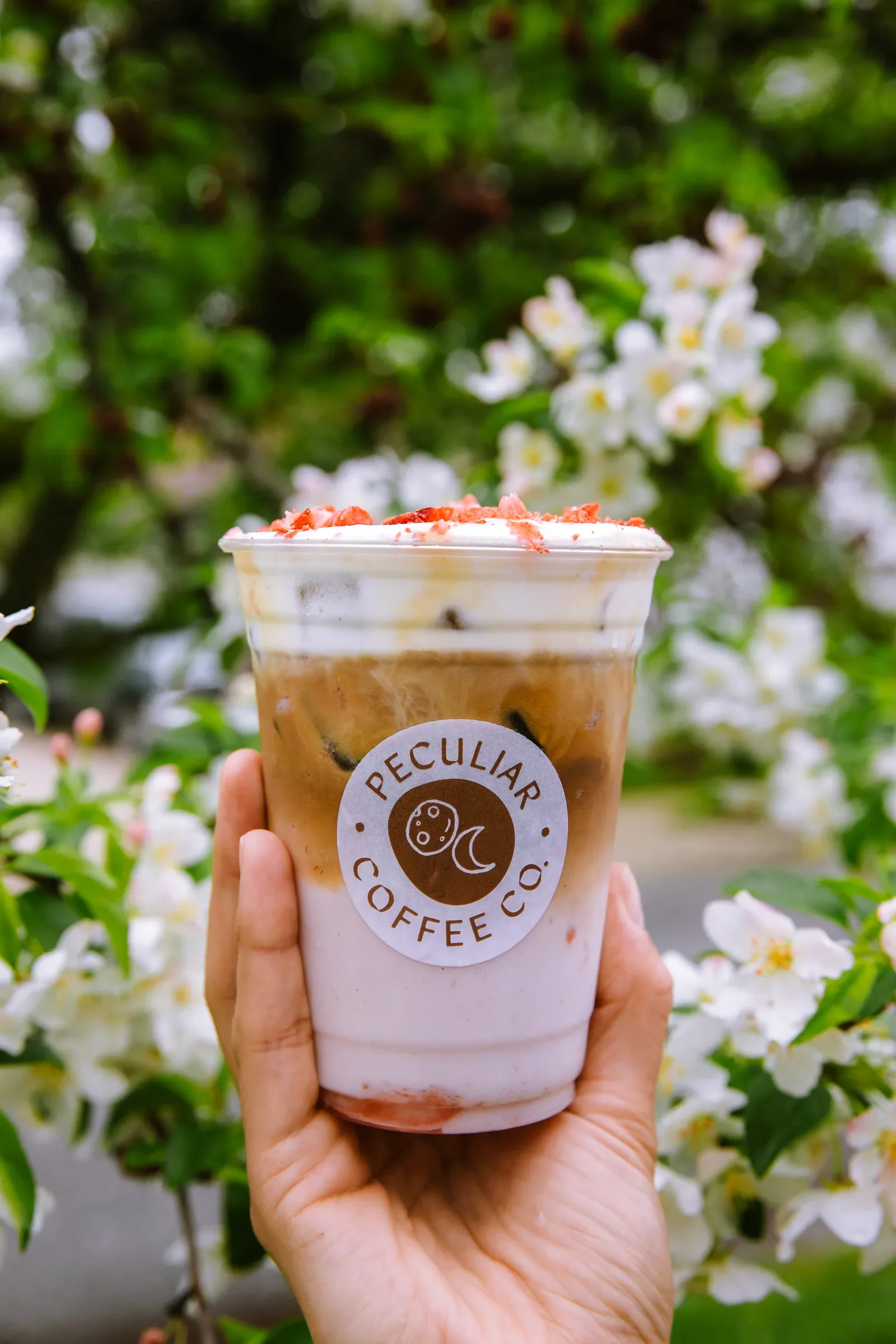 drink-strawberry-latte-blossoms-08.webp