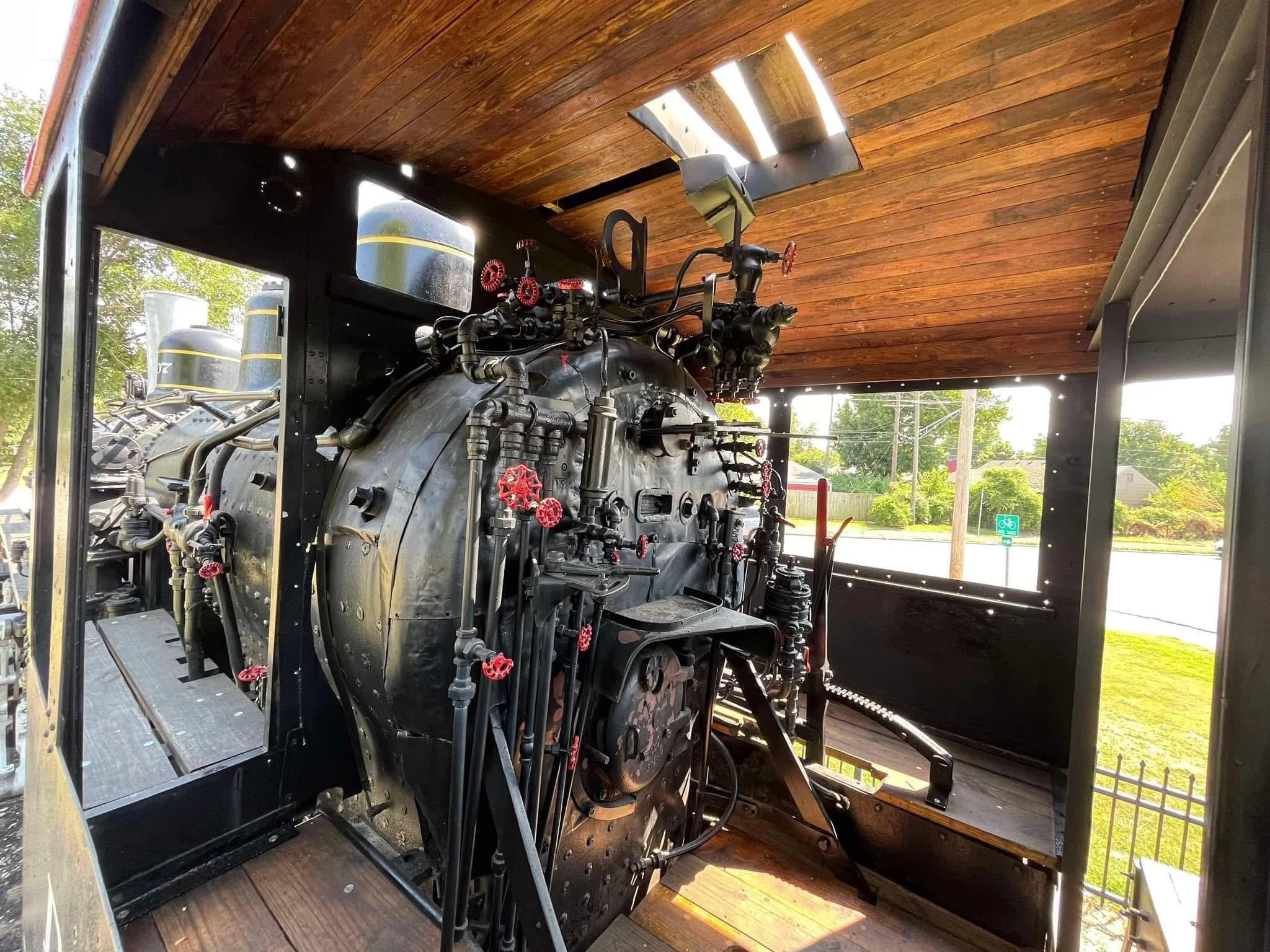 207 cab not green.JPG