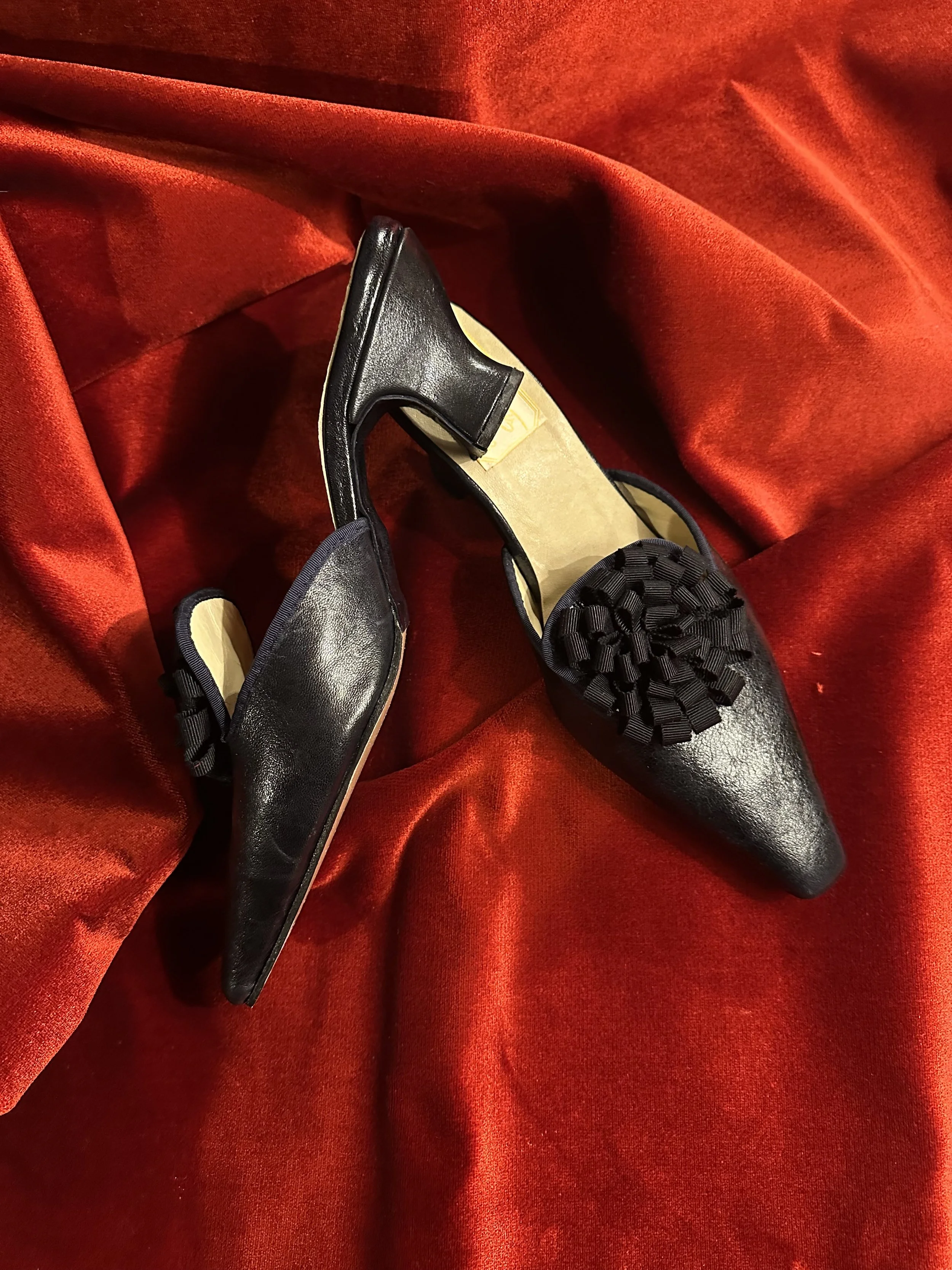 Rosette Mules in Midnight Blue