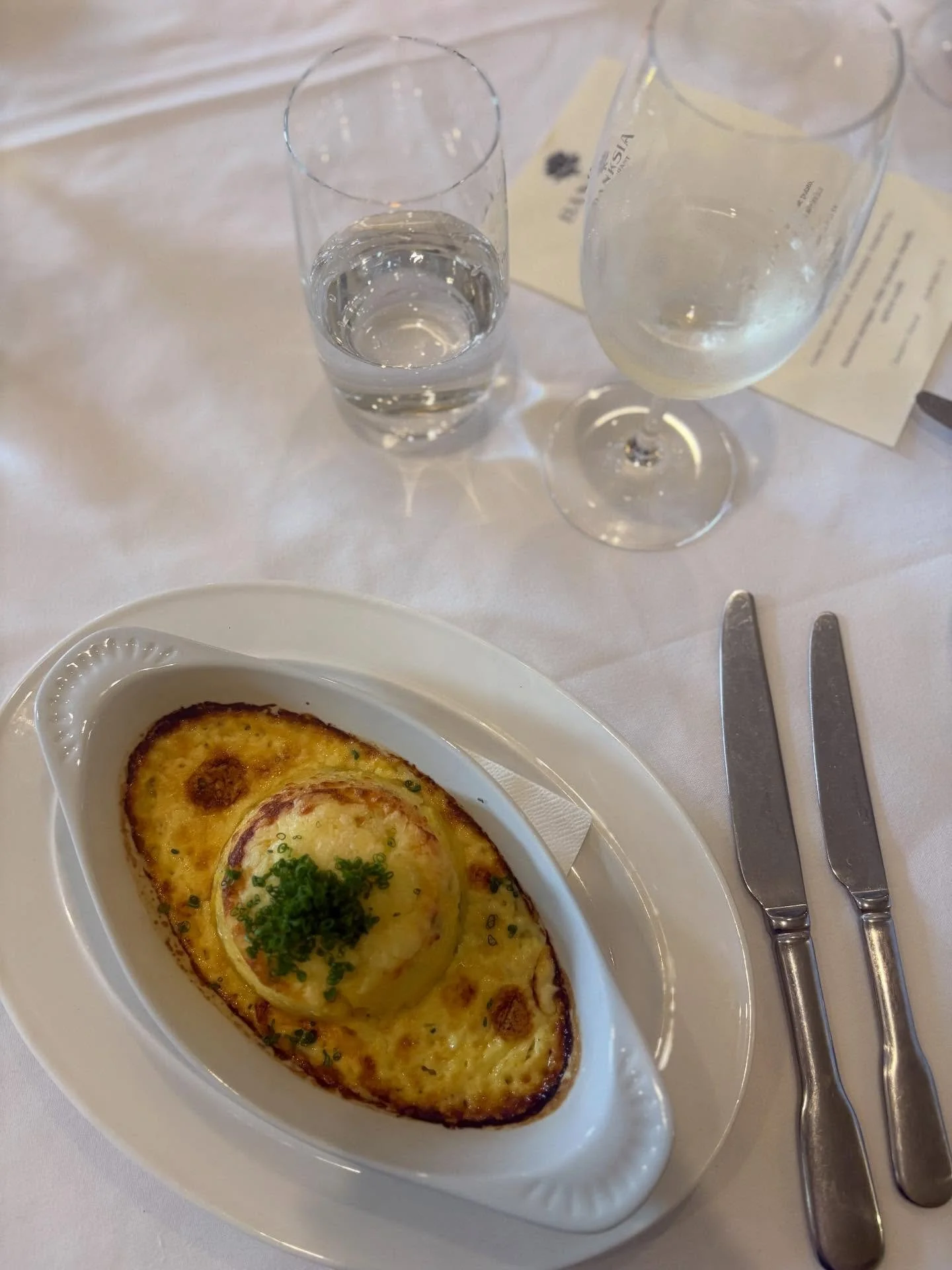 About last weekend&hellip; 🤍🍷

If you didn&rsquo;t know, Renee &amp; Huw bring a wealth of hospitality experience to their ownership of McCoys PLUS currently running the fine dining restaurant in Pambula, @banksia_restaurant 

Last weekend, Ally (h