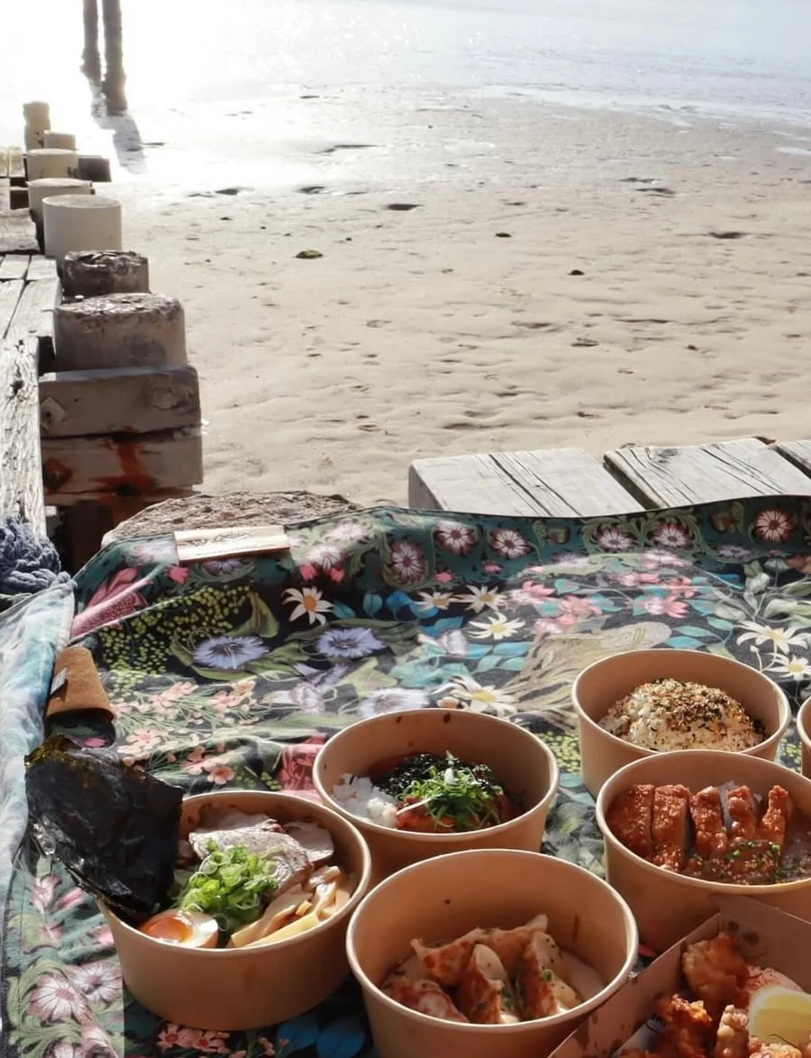 Weekends = sunshine, seaside &amp; something delicious in hand 🌊☀️

Good food just hits different when you&rsquo;re eating it by the beach! 

Inspo via @umikoizakaya 🤍