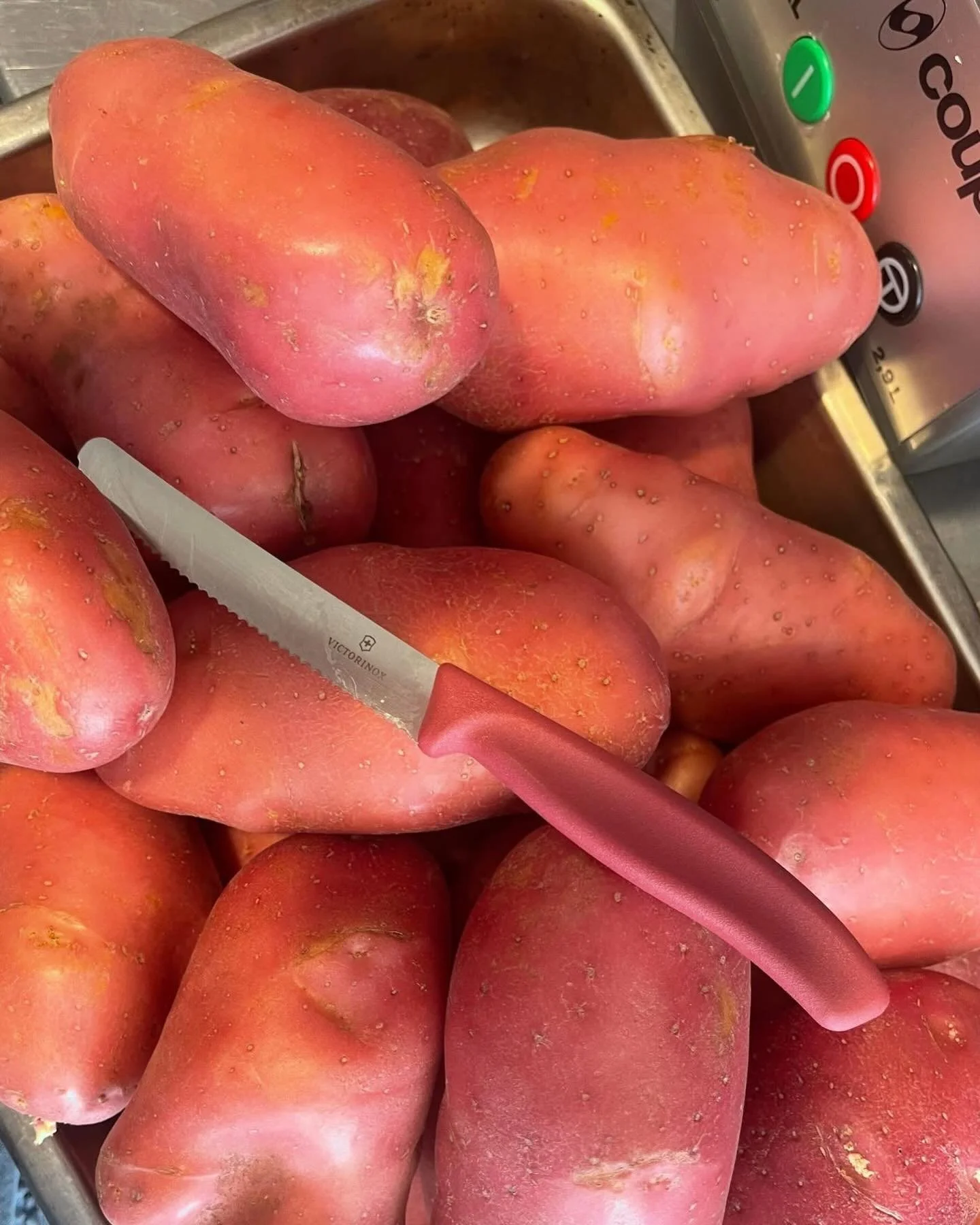 When your knives match your produce, prep is a whole lot more satisfying 🔪

Did you know everyone&rsquo;s favourite Victorinox knives now come in over 20 colours, &amp; we have them all! 

We&rsquo;re fairly sure that means there&rsquo;s a colour to