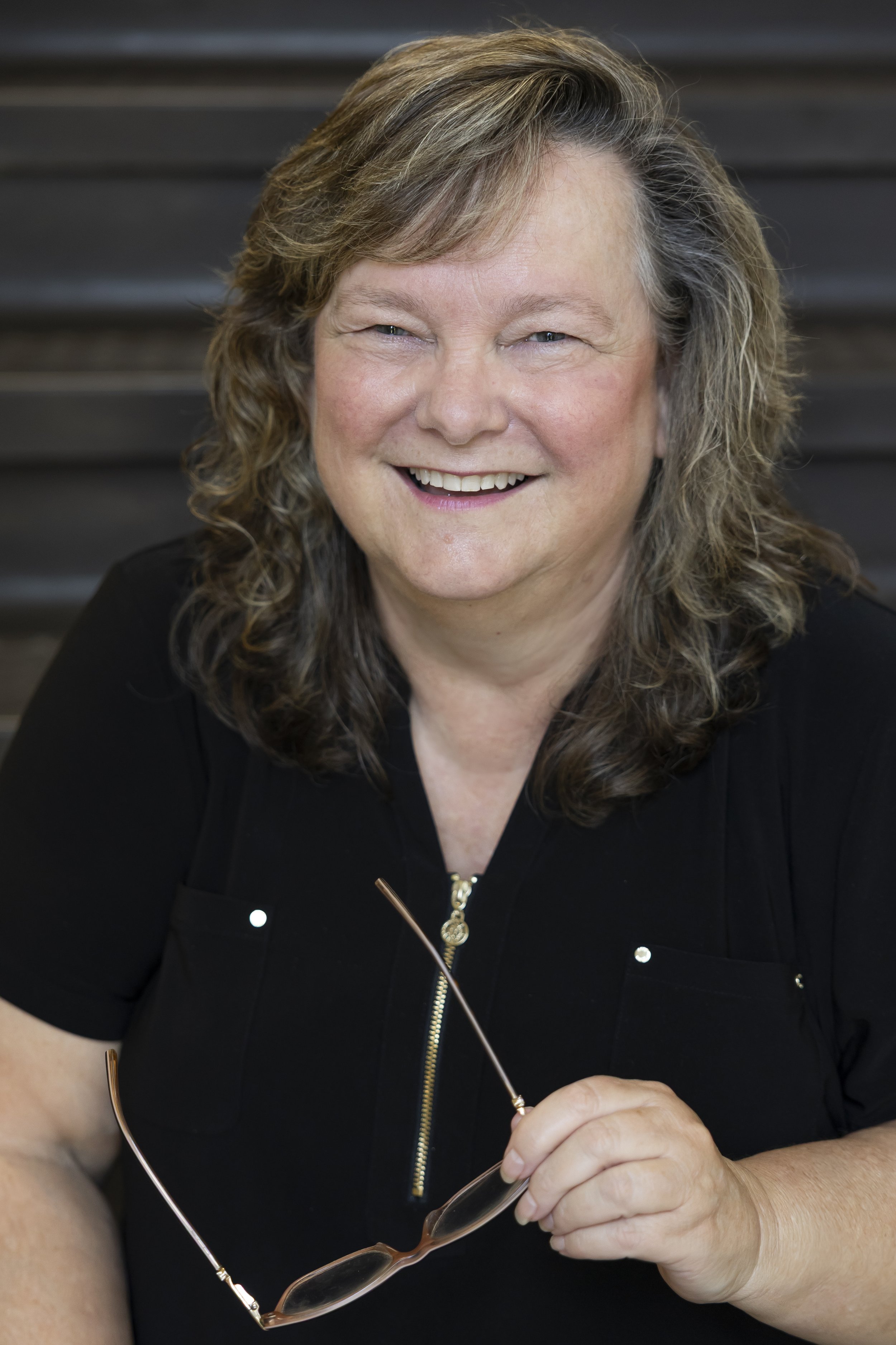 Headshot - Raewyn Final-3.jpg