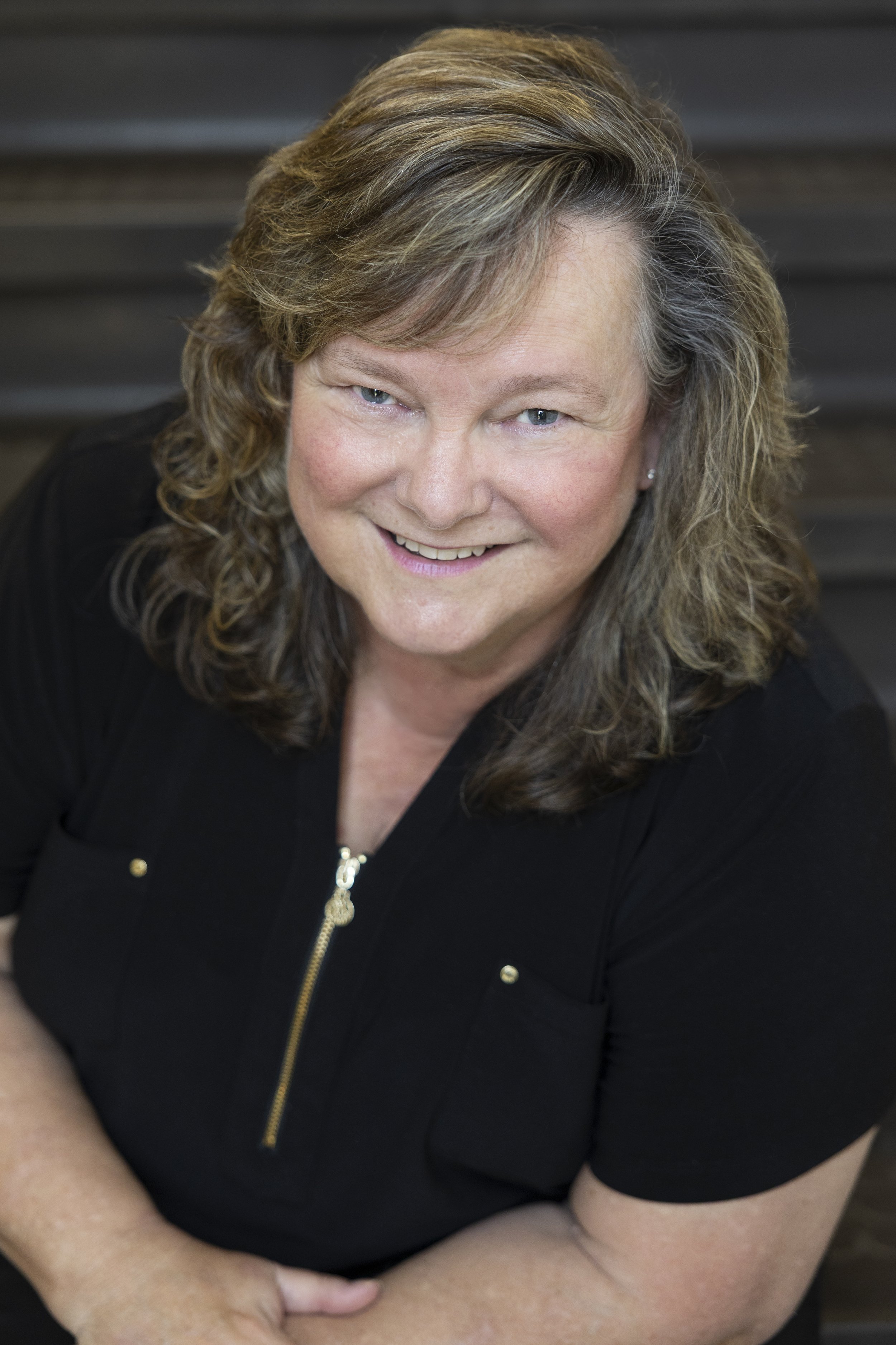 Headshot - Raewyn Final-2.jpg