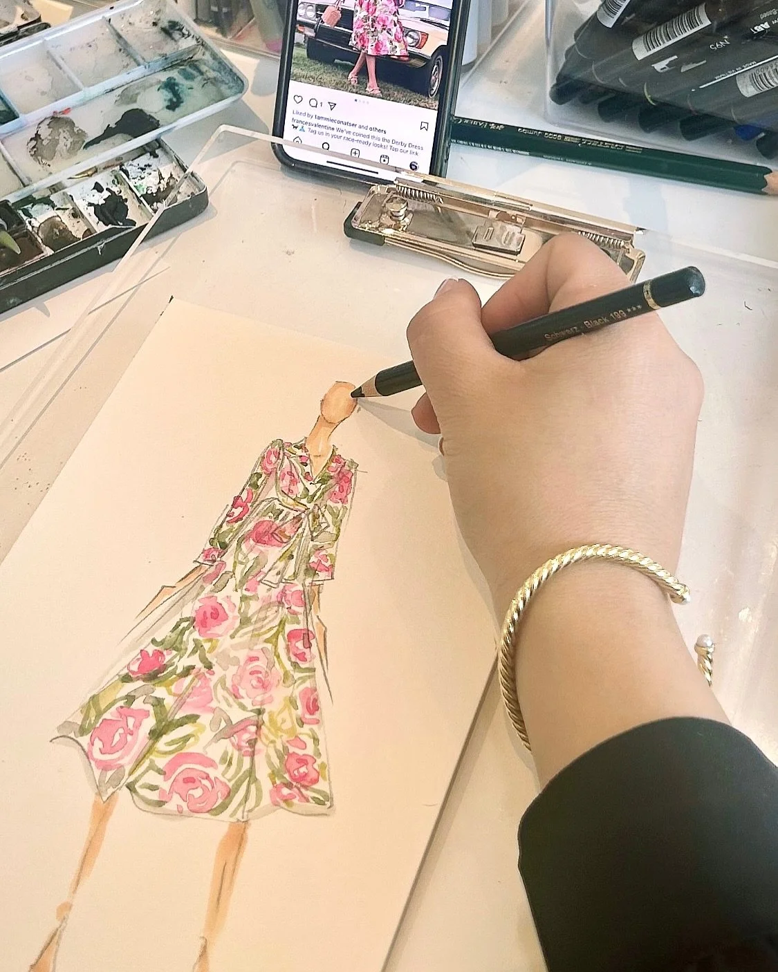 Earlier this month for Mother&rsquo;s Day, I spent some time illustrating at @francesvalentine boutique here in the charming &amp; historic Alexandria, VA. The boutique was full of color &amp; art!✨🎨

#Mothersday #FashionIllustrator #LocalArtist #Fr