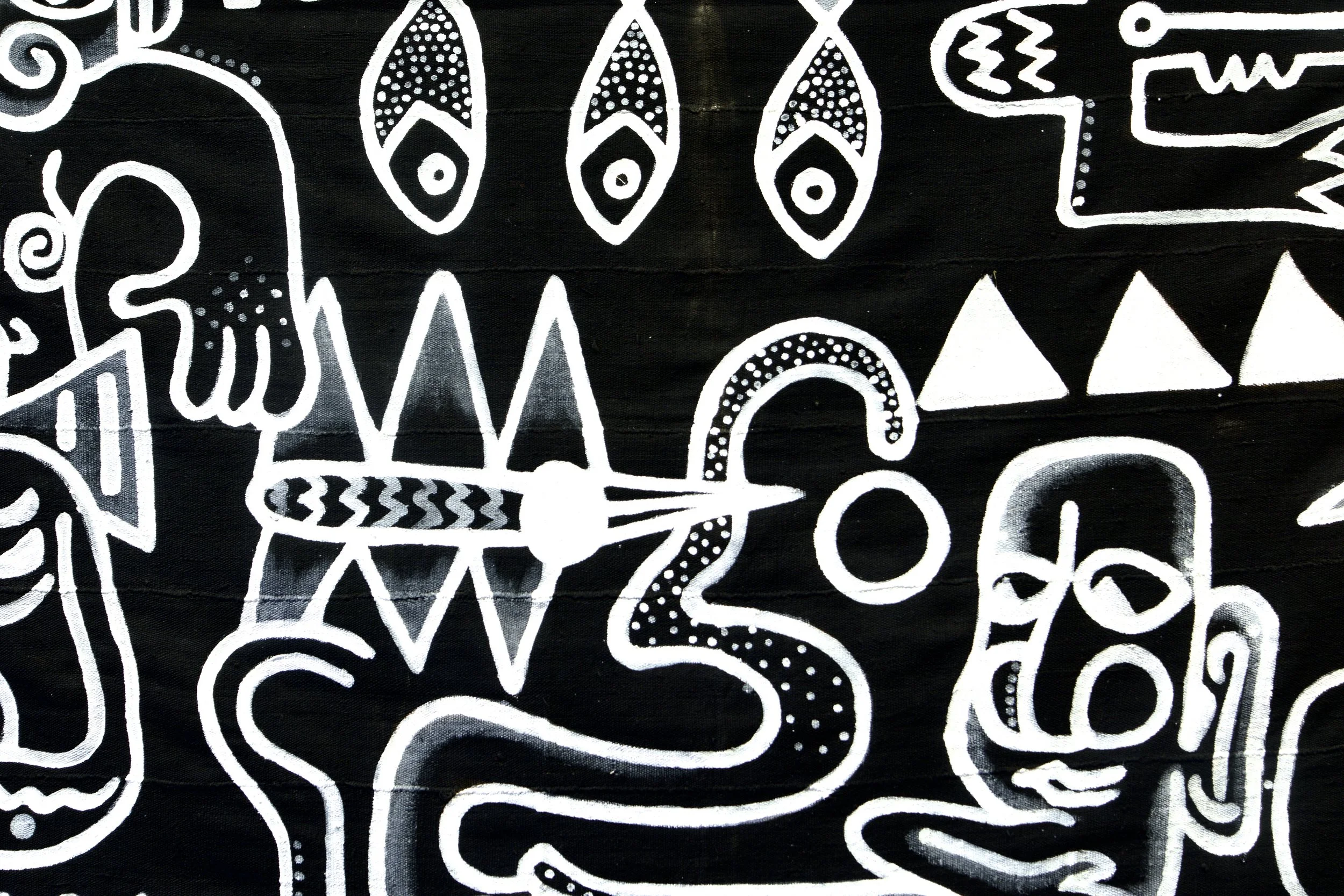 BƐBIA NYANKOPƆN NE NIPA HYIA /
STUDY: Altar object.


MATERIALS:
Mudcloth , Acrylic /
1.5 ft H x 2.8 ft W /
2025