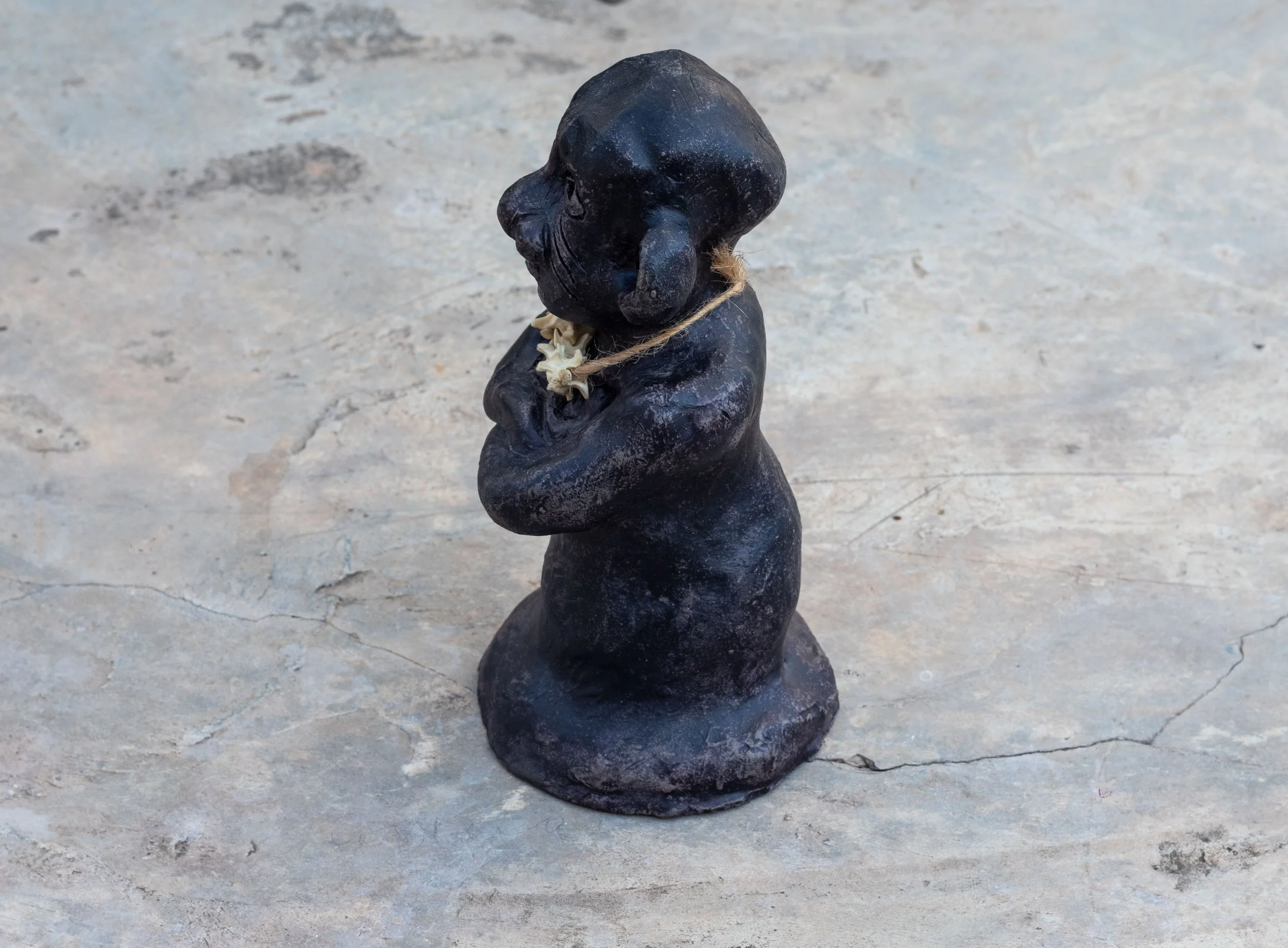 ALTAR OBJECT 01 / 
ELEMENTAL STUDY: Earth /


MATERIALS:
Clay, local paint dye, varnish, snake bone amulet /   
2025