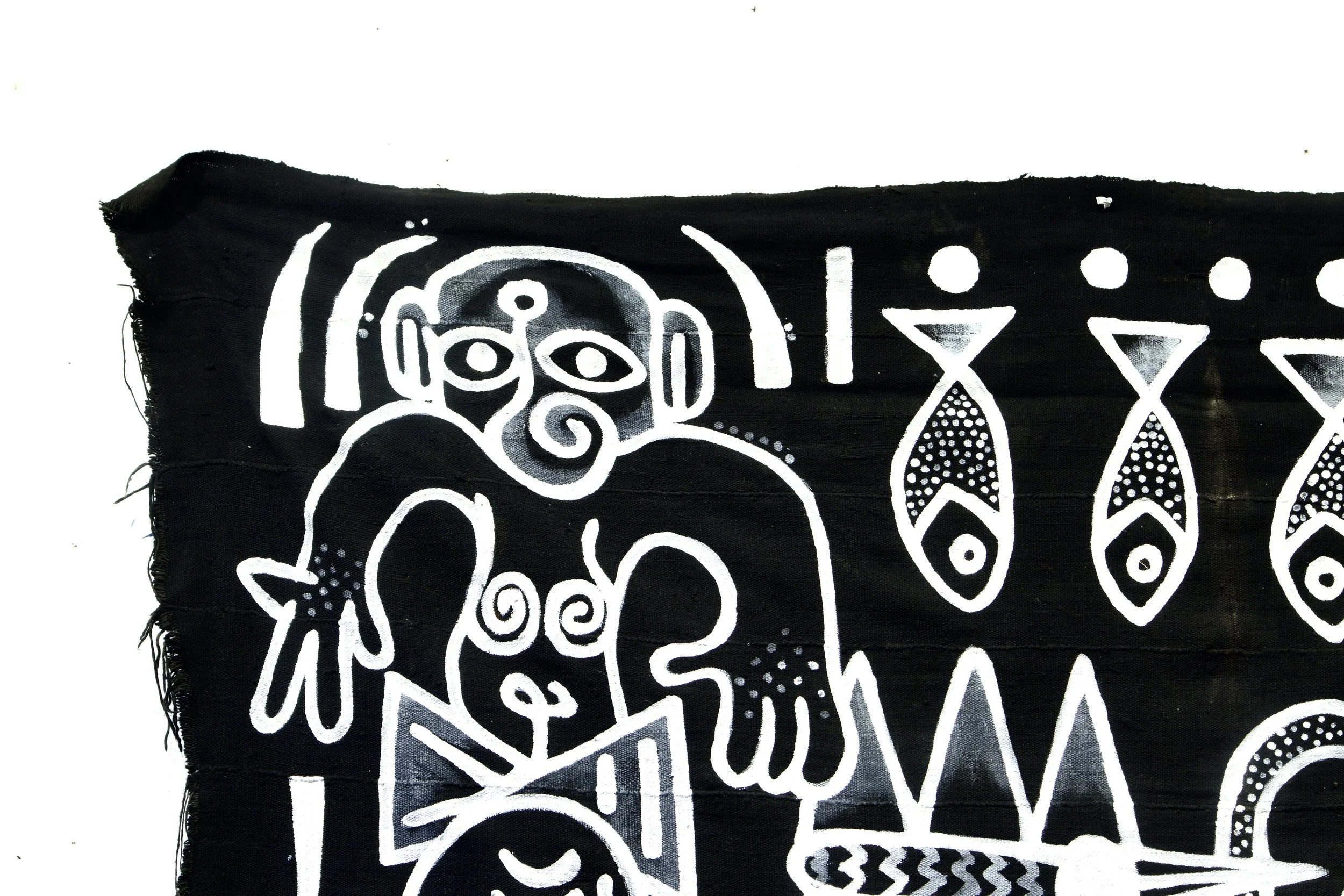 BƐBIA NYANKOPƆN NE NIPA HYIA /
STUDY: Altar object.


MATERIALS:
Mudcloth , Acrylic /
1.5 ft H x 2.8 ft W /
2025