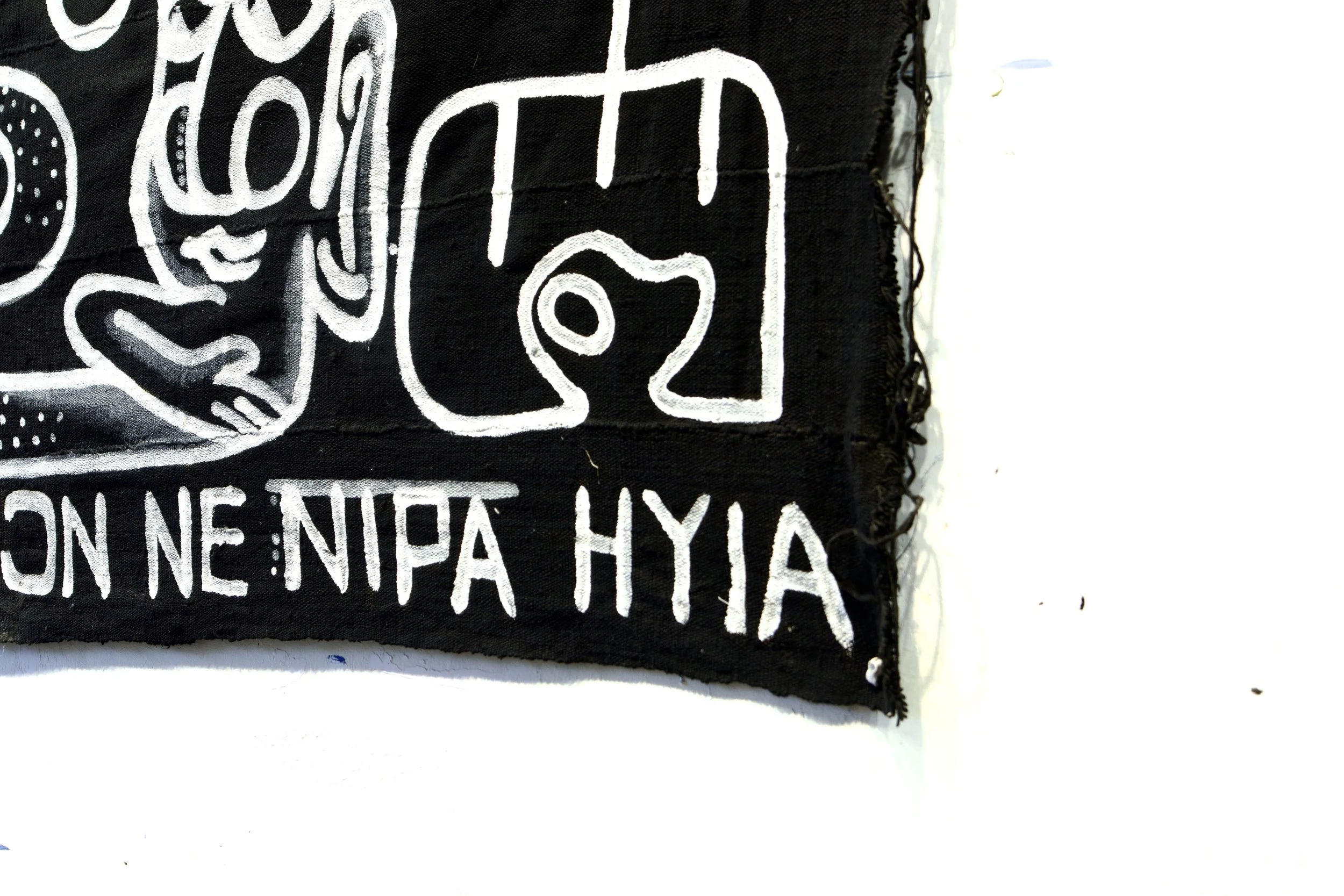 BƐBIA NYANKOPƆN NE NIPA HYIA /
STUDY: Altar object.


MATERIALS:
Mudcloth , Acrylic /
1.5 ft H x 2.8 ft W /
2025