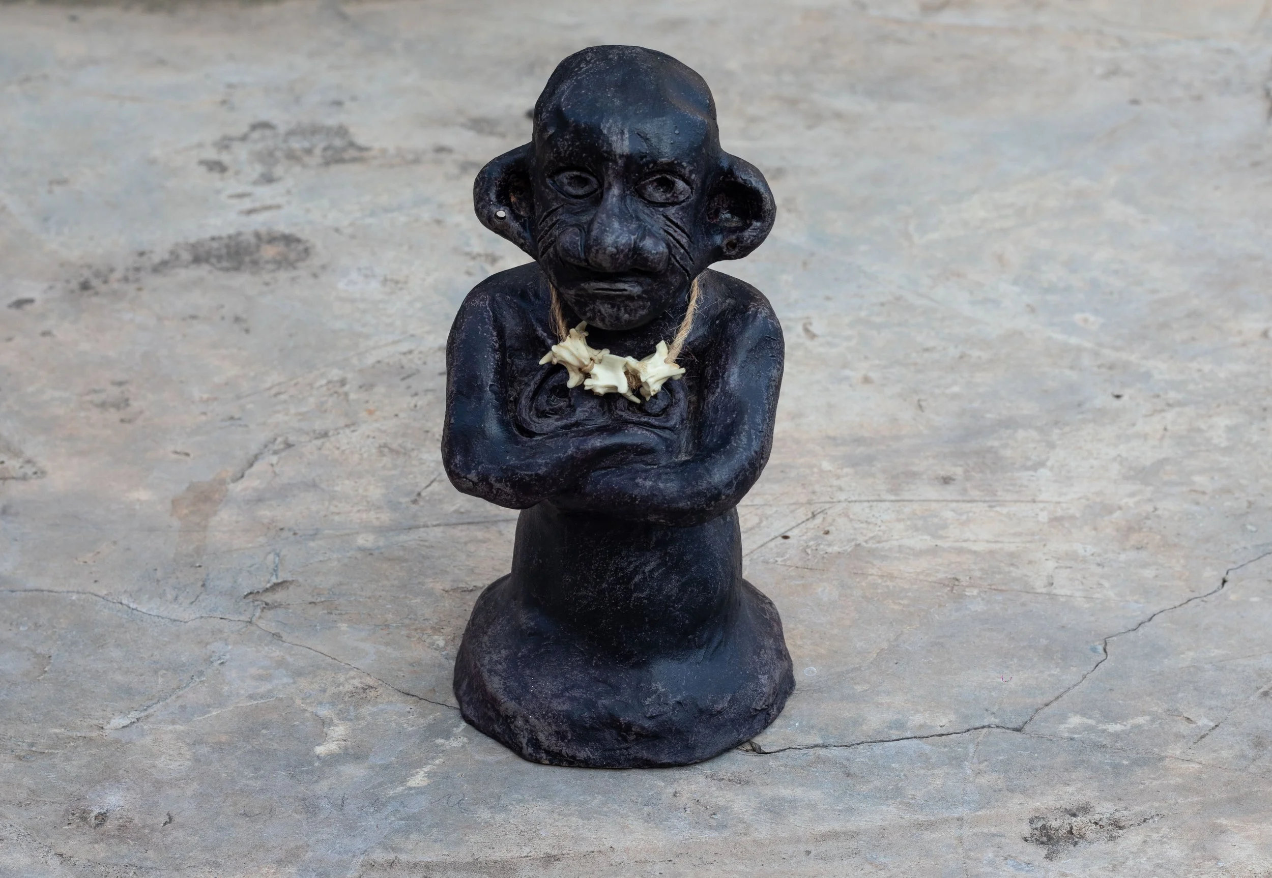 ALTAR OBJECT 01 / 
ELEMENTAL STUDY: Earth /


MATERIALS:
Clay, local paint dye, varnish, snake bone amulet /   
2025