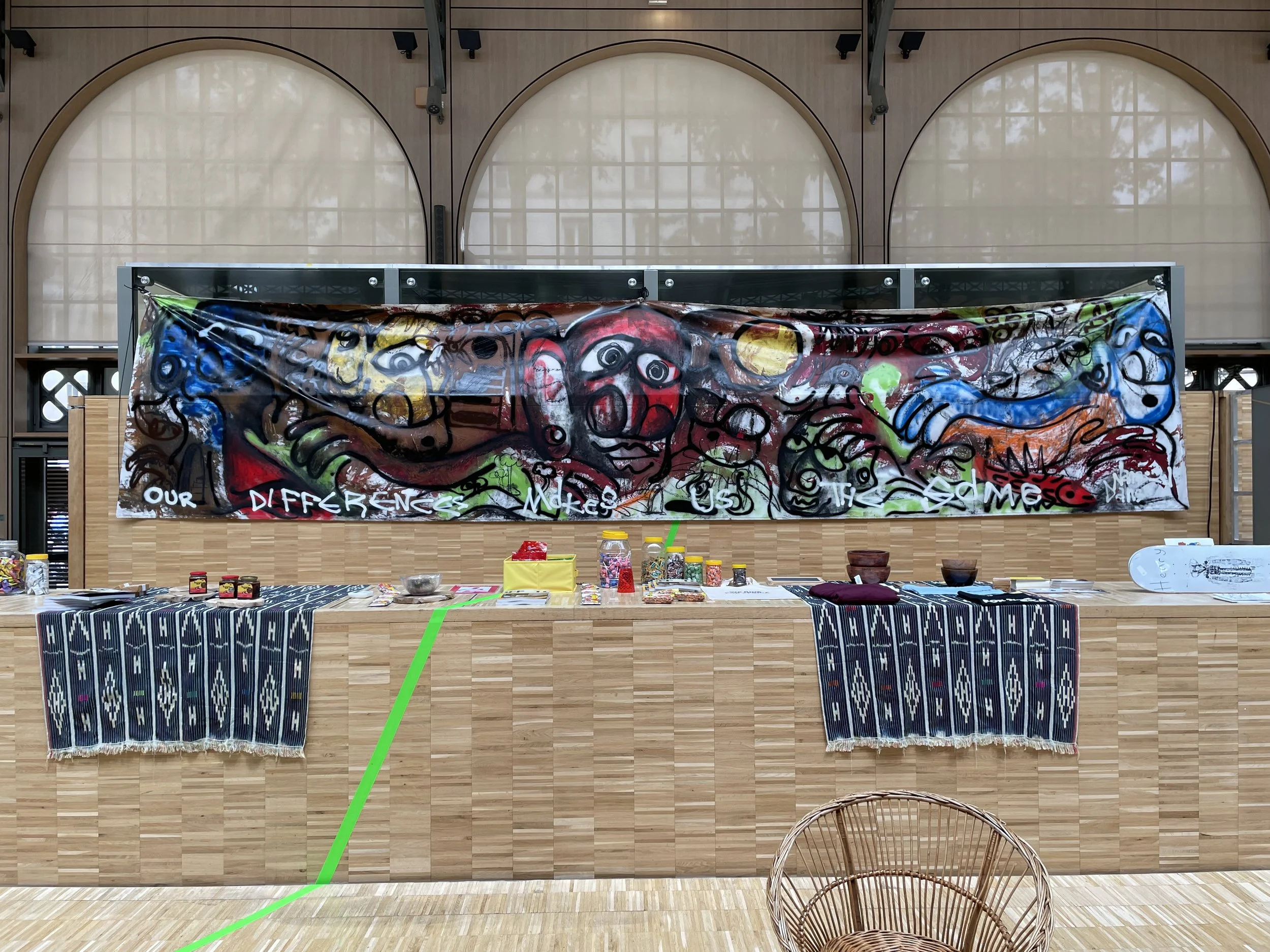 OUR DIFFERENCES MAKES US SAME /
INSTALLATION: CARREAU DU TEMPLE, PARIS/  
Acrylic, Spray paint, Pastels, Charcoal on Canvas /
2021. / 

A conversation on the importance of diversity.