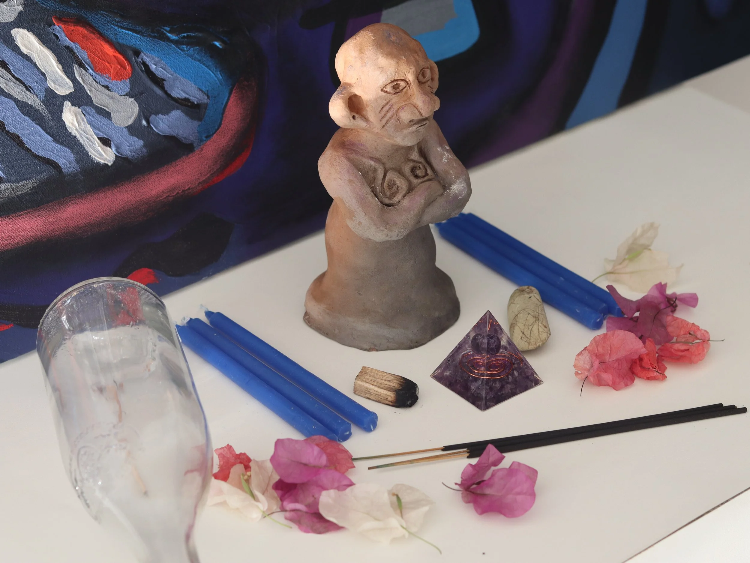 ALTAR PROTOTYPE 2 /
STUDY: STRUCTURE FOR OFFERING /  
Clay sculpture, found materials /
2025. / 

An arrangement of materials functioning as a point of interaction between object, belief, and presence.