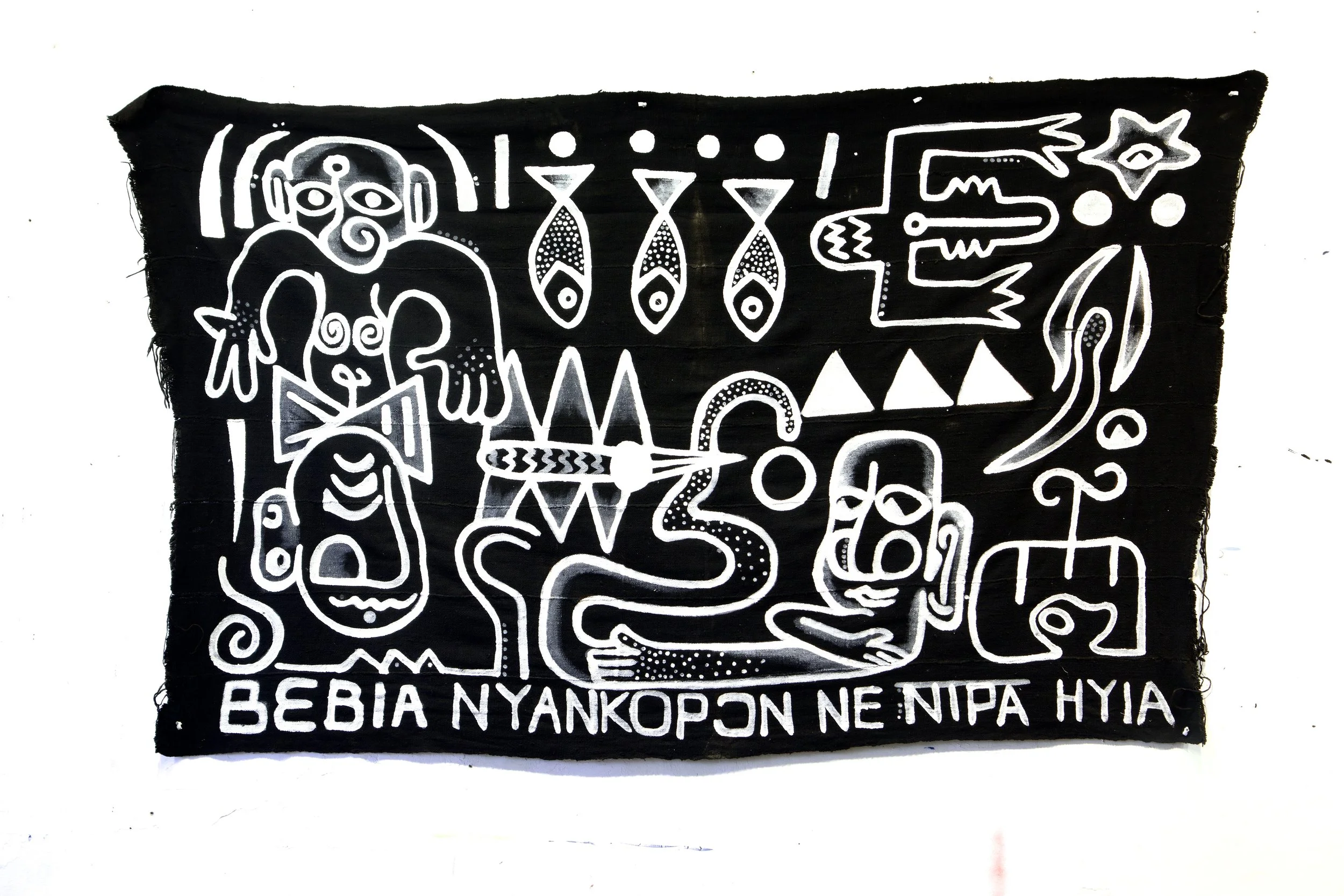 BƐBIA NYANKOPƆN NE NIPA HYIA /
STUDY: Altar object.


MATERIALS:
Mudcloth , Acrylic /
1.5 ft H x 2.8 ft W /
2025
