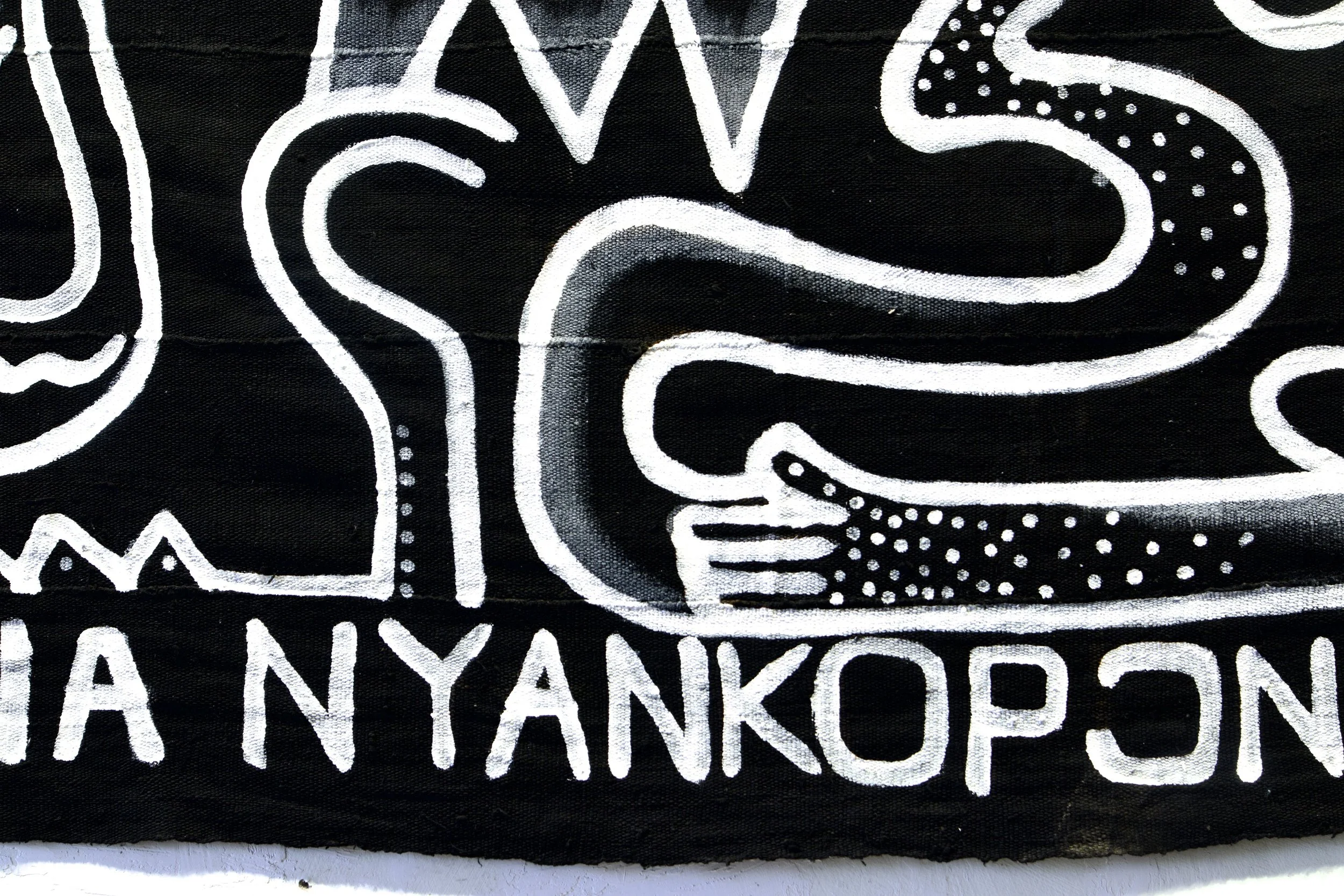 BƐBIA NYANKOPƆN NE NIPA HYIA /
STUDY: Altar object.


MATERIALS:
Mudcloth , Acrylic /
1.5 ft H x 2.8 ft W /
2025