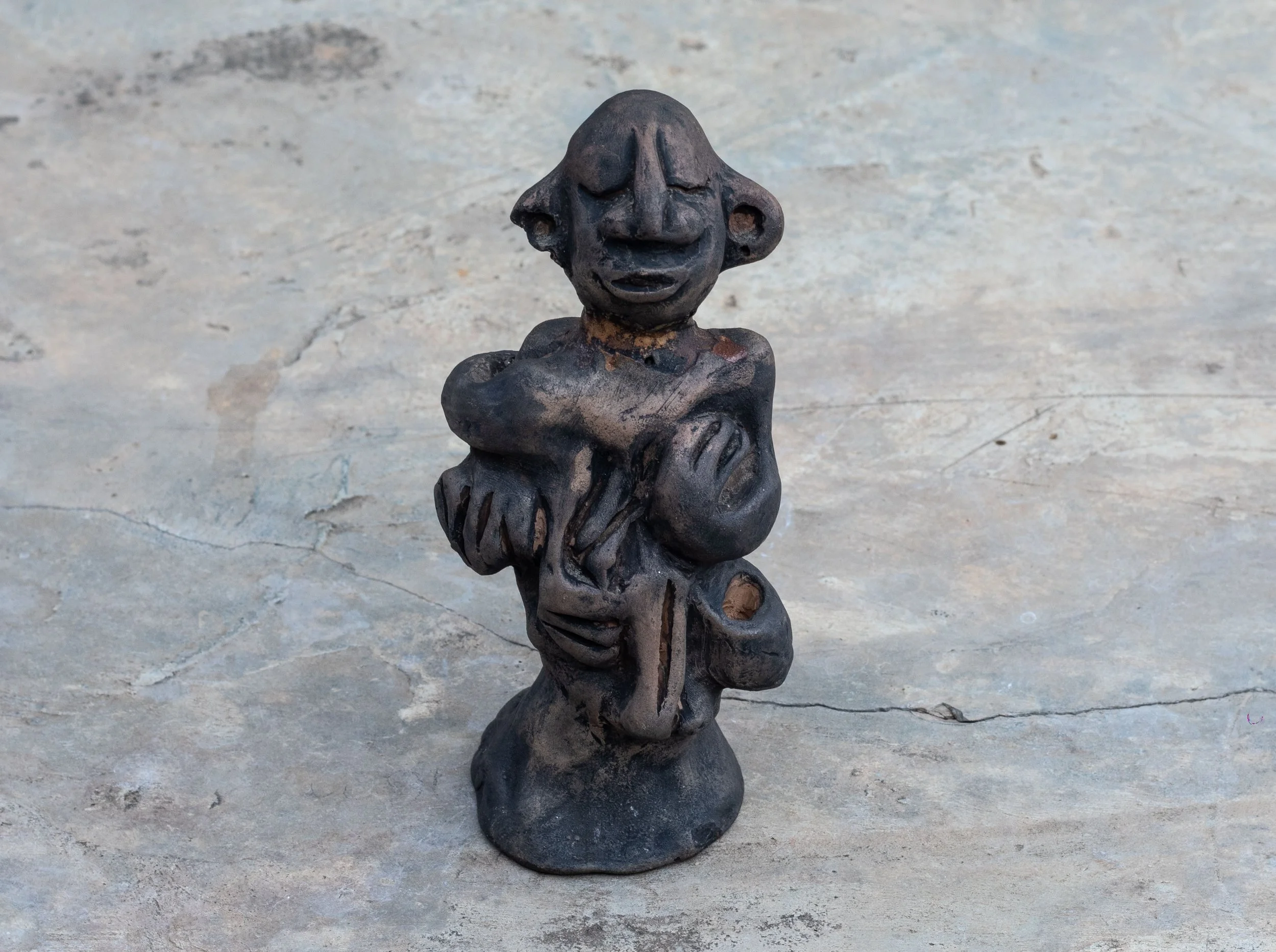 ALTAR OBJECT 01 / 
ELEMENTAL STUDY: Earth, messenger /


MATERIALS:
Clay, Wax smoke/   
2025