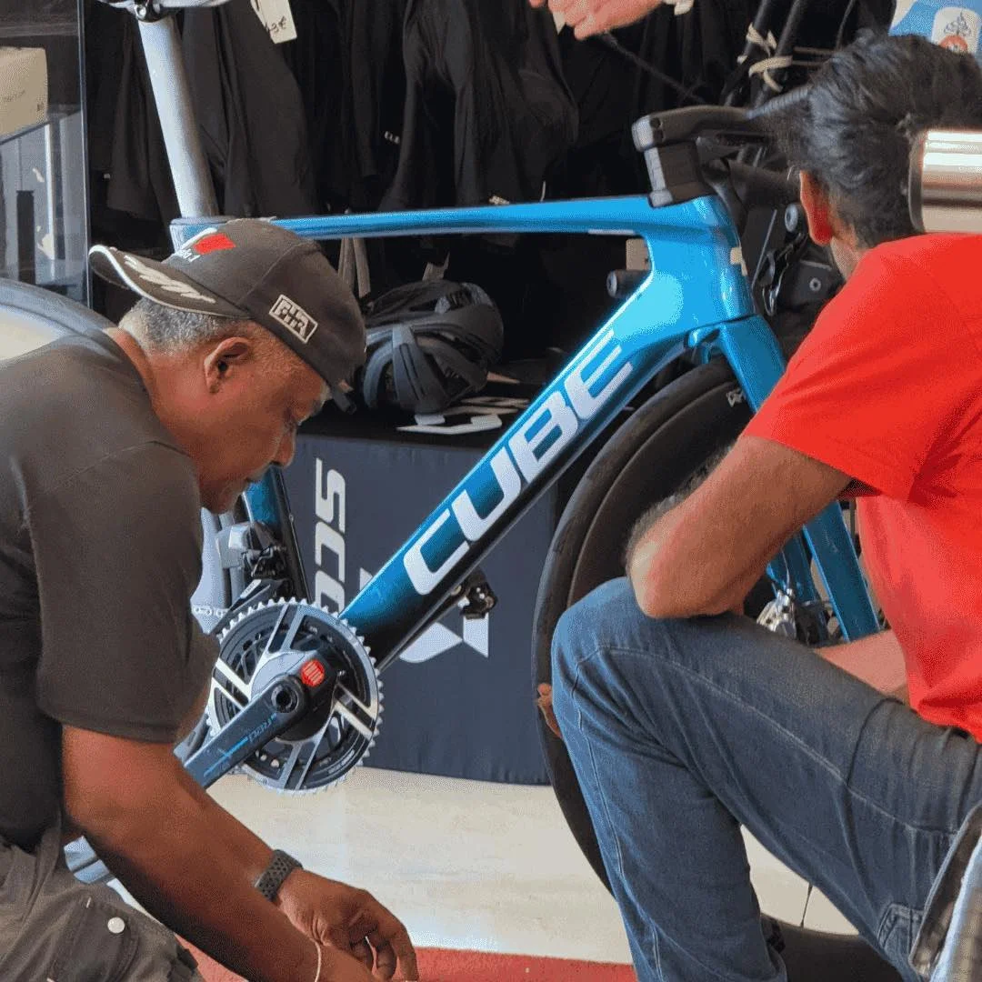 mécaniciens vélo.jpg