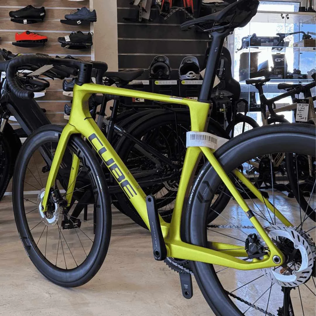 vélo vert cube.jpg