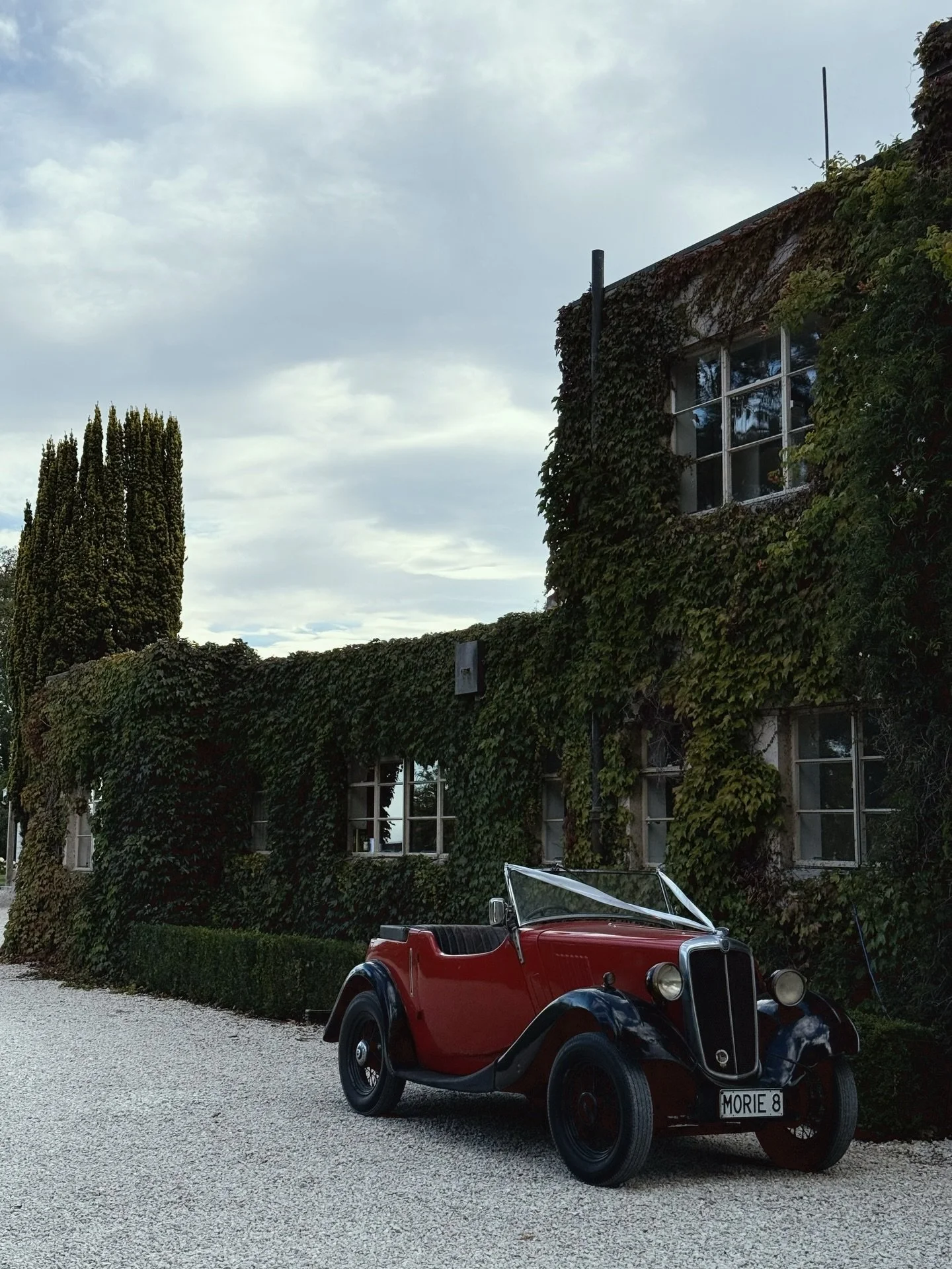 The quite magic of behind the scene moments from A + M&rsquo;s special weekend. A Greek romance 🏛️🇬🇷