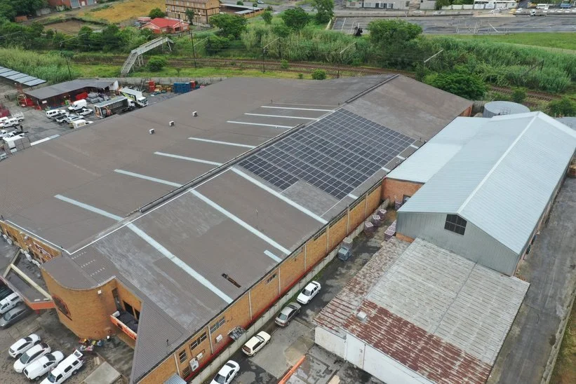 Wholesaler Head Office, Ladysmith – 124 kW
100kW grid-tie + 24kW hybrid.