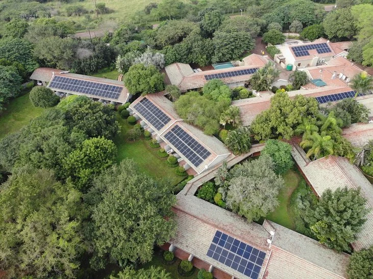 Lodge, Northern KZN – 250 kW
320 Aiko panels, 2 × 125kW Sungrow, generator integration.