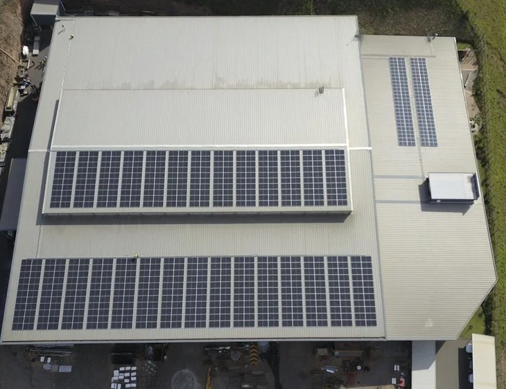 Engineering Works, Hammarsdale KZN – 357 kWp + BESS
590 × 605W Canadian Solar panels, 3 × 100kW Huawei inverters and a 500kW containerised battery system, integrated with on-site generators.