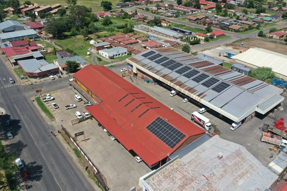 Wholesale & Retail, Dundee – 148 kW
100kW grid-tie + 2 × 24kW hybrid.