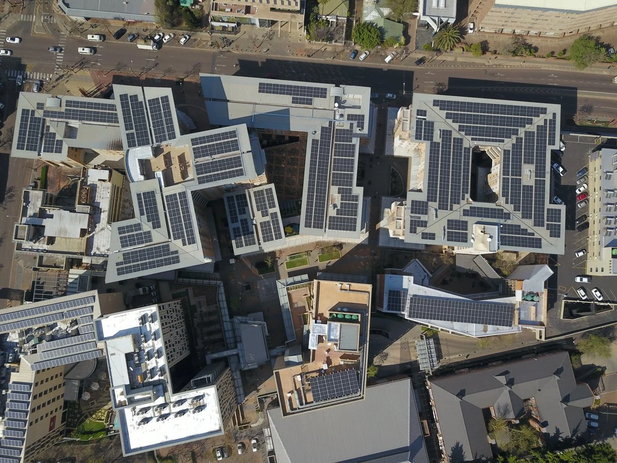 Hybrid Site – 714 kWp + 300 kWh
1,200 × 595W Canadian Solar, 3 × 150kW Huawei grid-tie + 3 × 50kW Sunsynk hybrid, 300kWh storage for peak arbitrage.