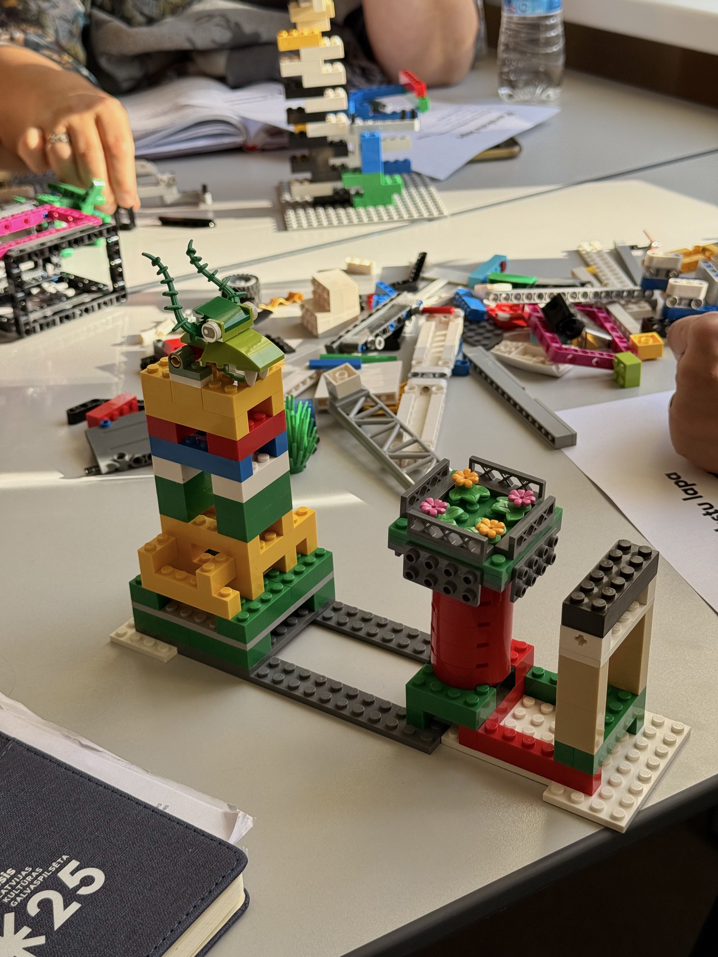 Jaunās Būvniecības skola konferencē “Iedvesma idejai un mācību stundai” par to, kā izcelties ar savas skolas zīmolu